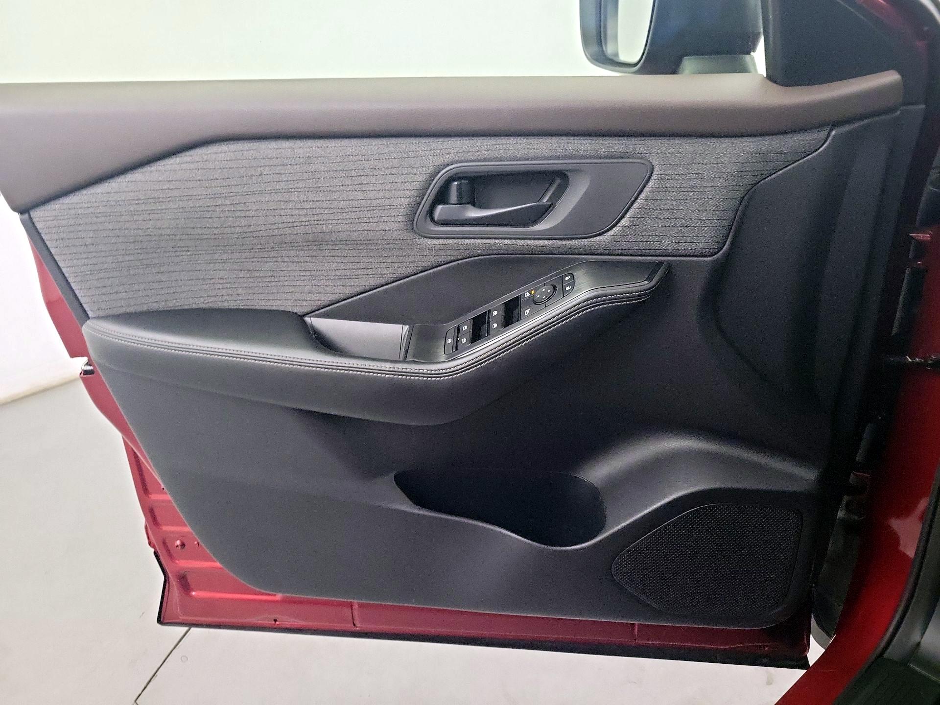 Thumbnail: 2022 Nissan Rogue - 10