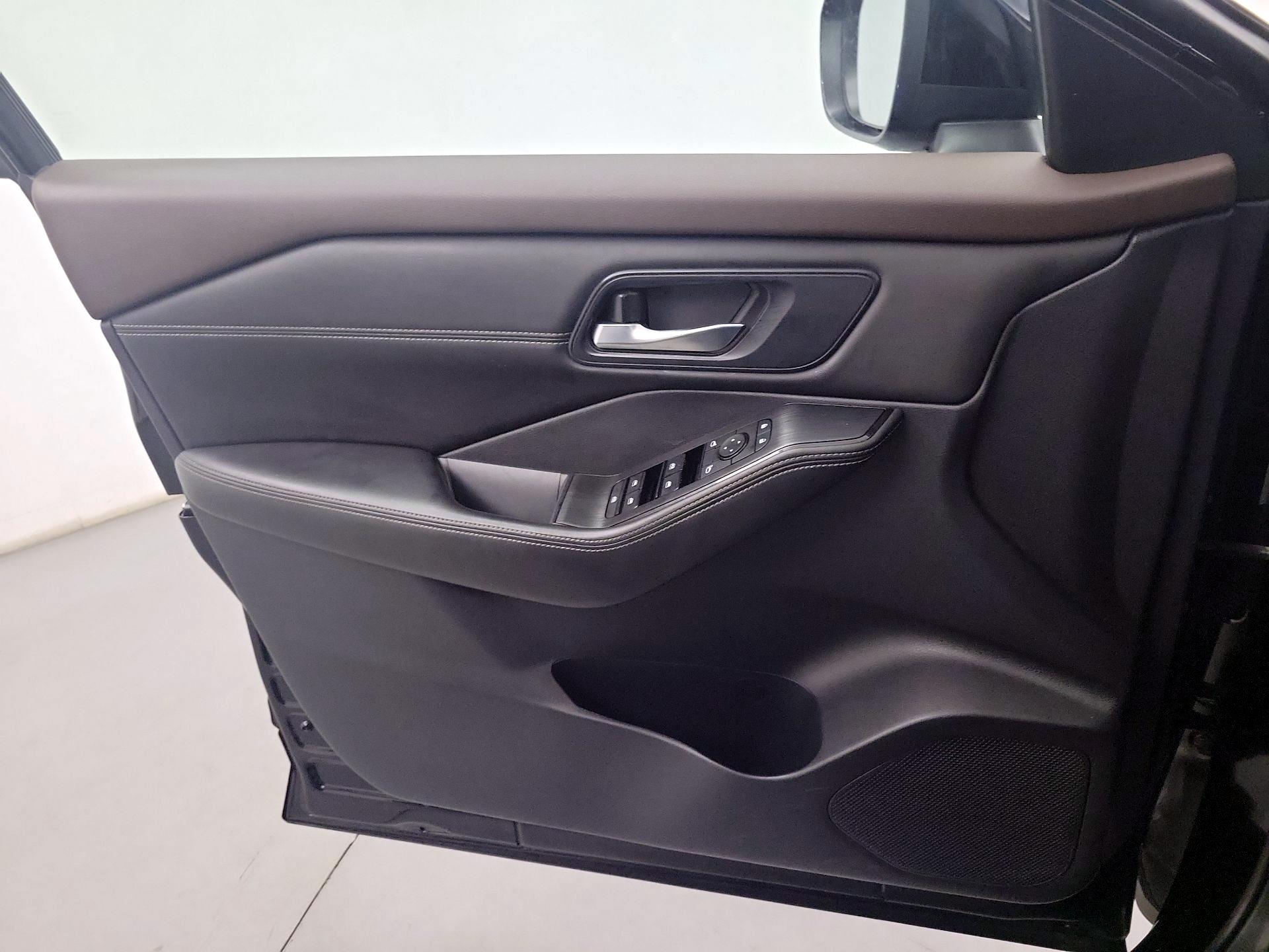 Thumbnail: 2022 Nissan Rogue - 10