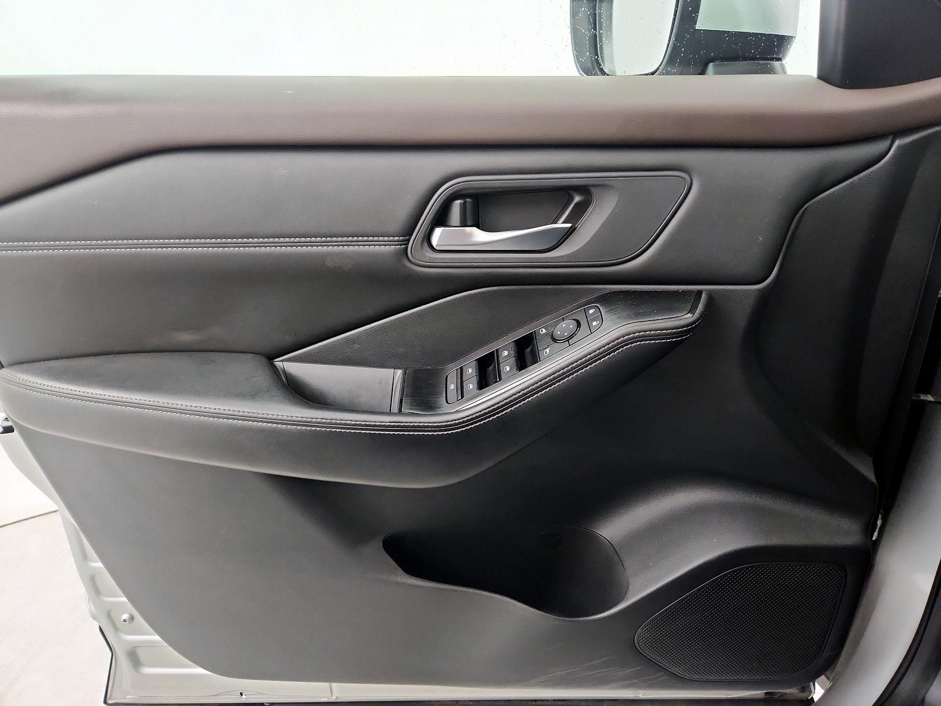 Thumbnail: 2023 Nissan Rogue - 10