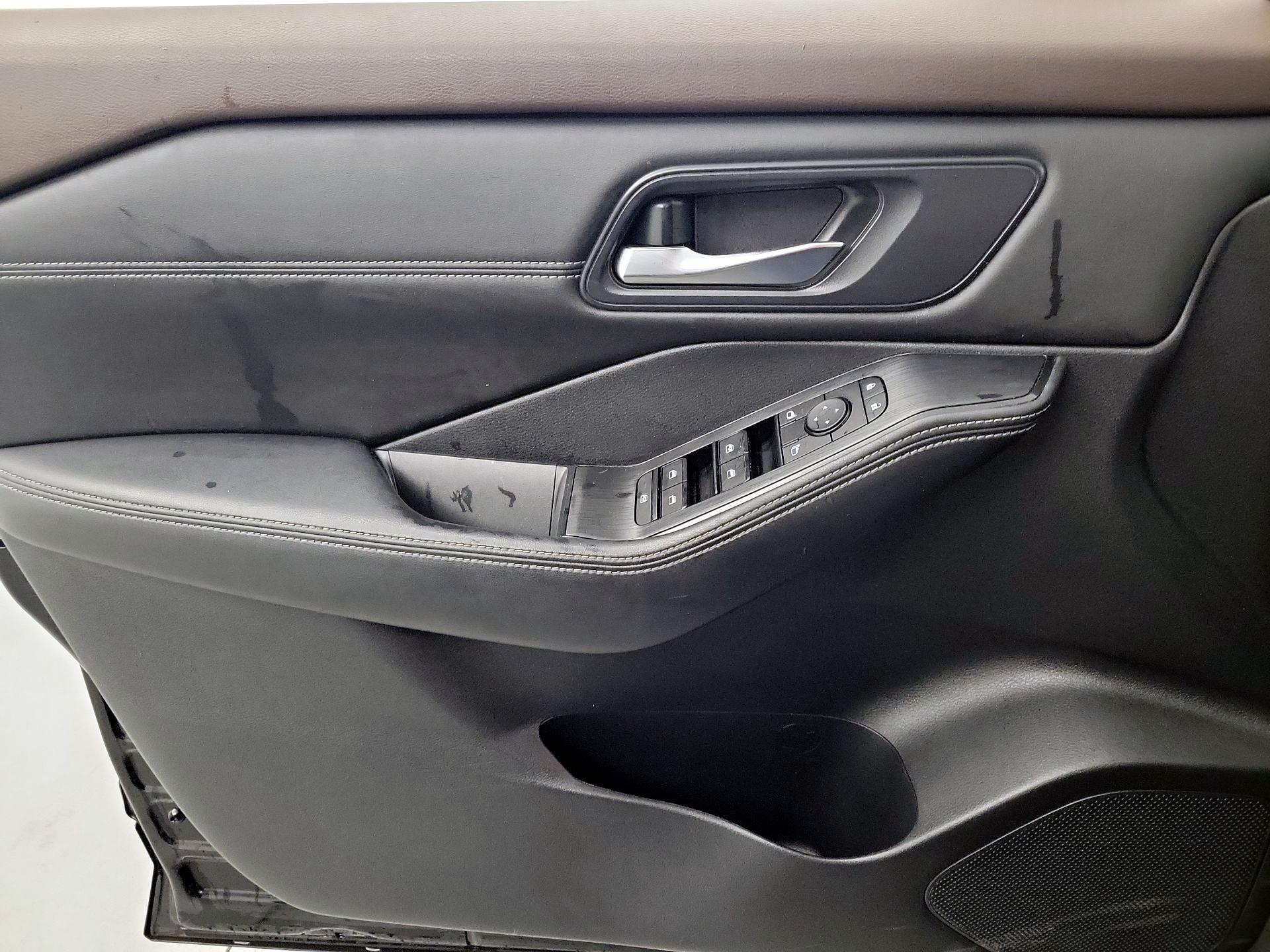 Thumbnail: 2022 Nissan Rogue - 10