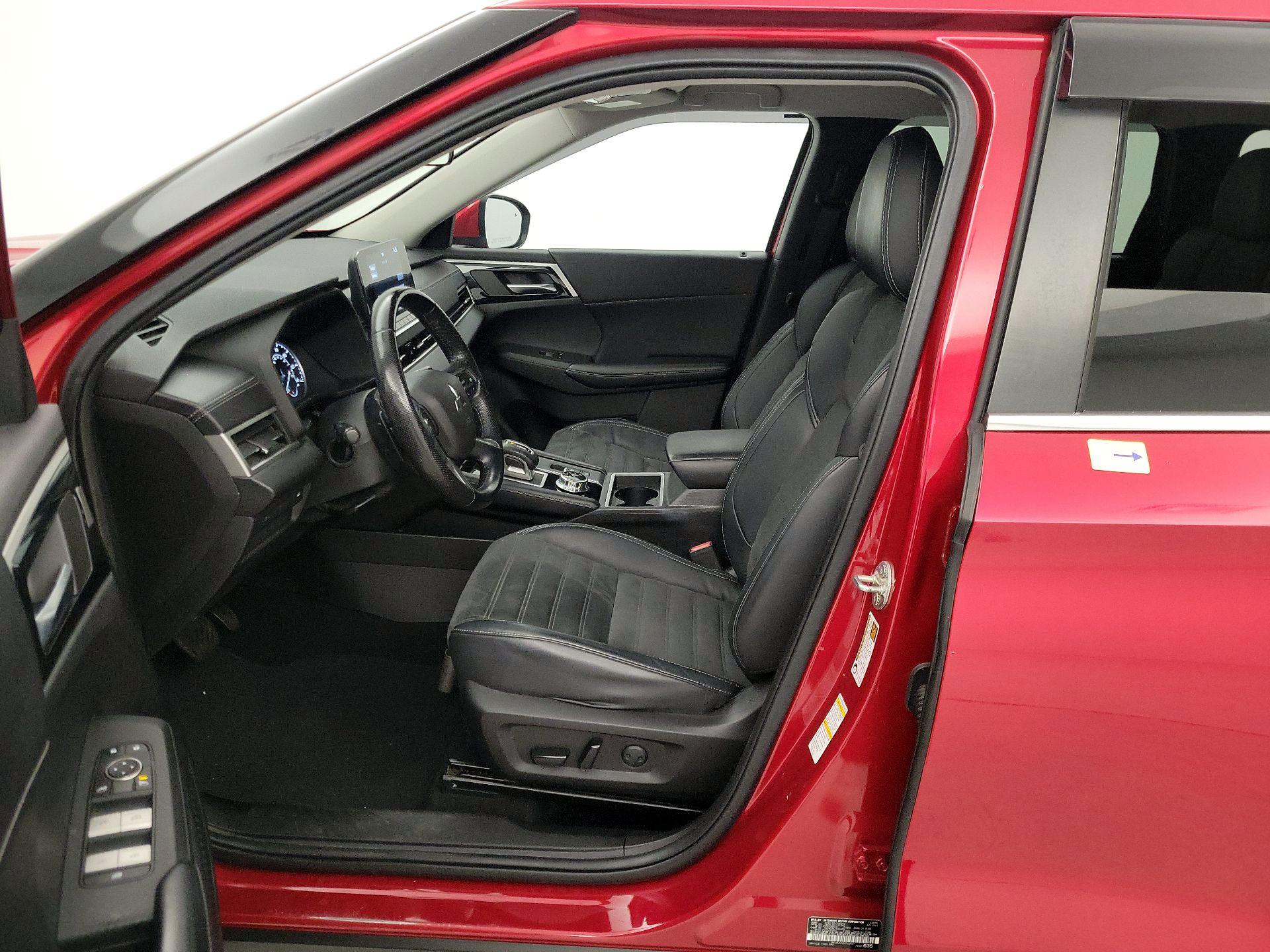 Thumbnail: 2022 Mitsubishi Outlander - 11