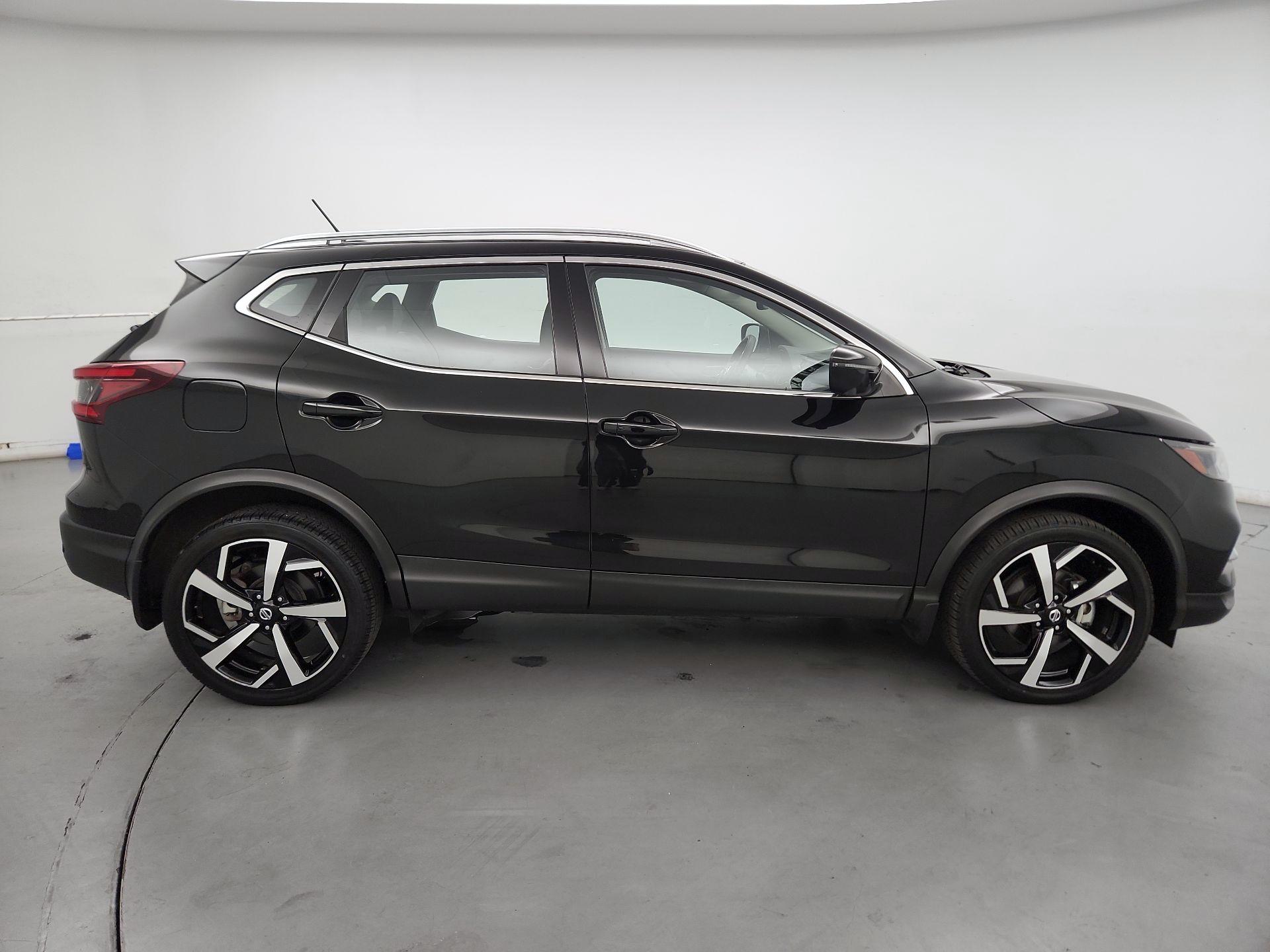 Thumbnail: 2022 Nissan Rogue Sport - 4