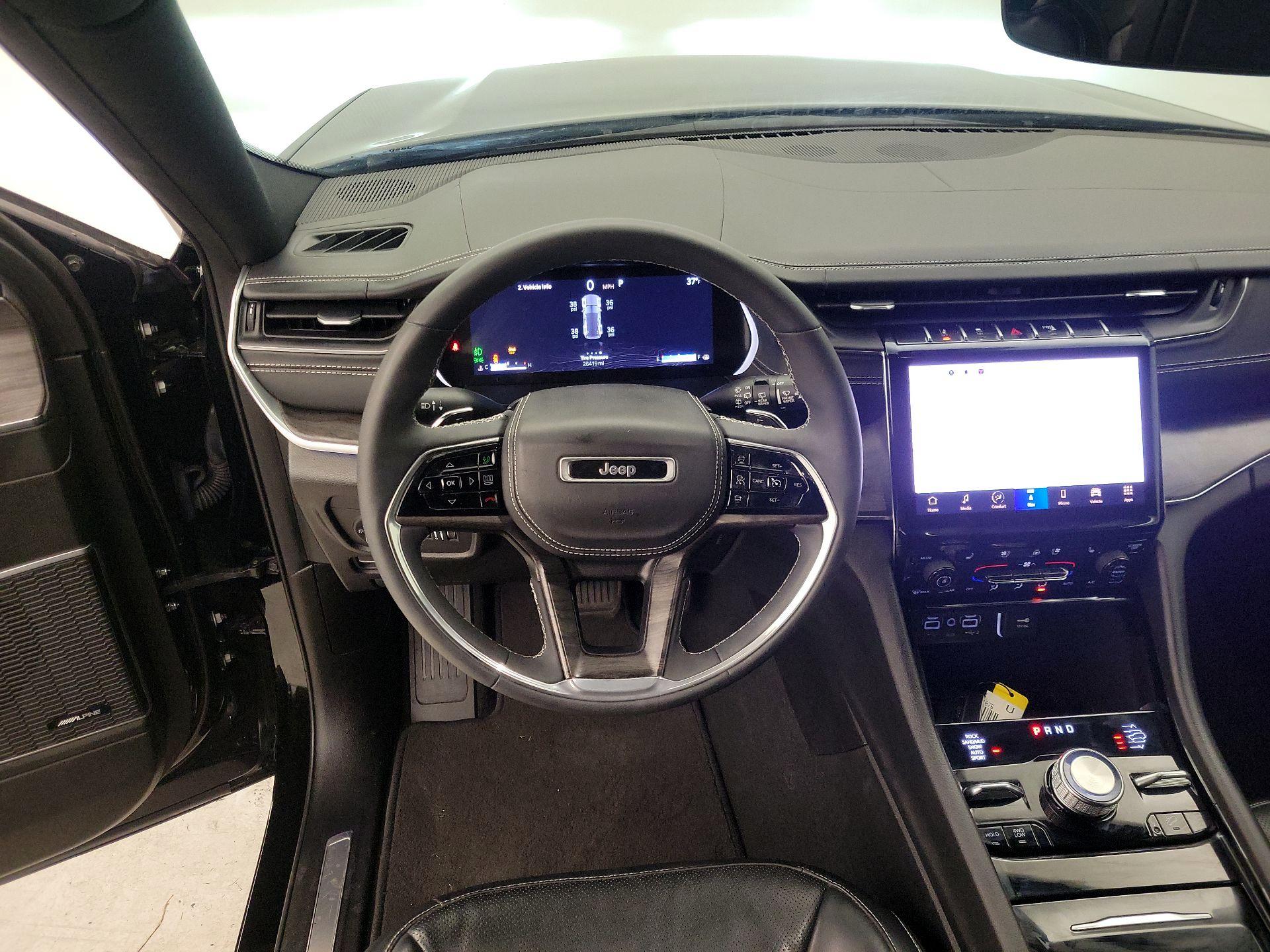 Thumbnail: 2023 Jeep Grand Cherokee - 10