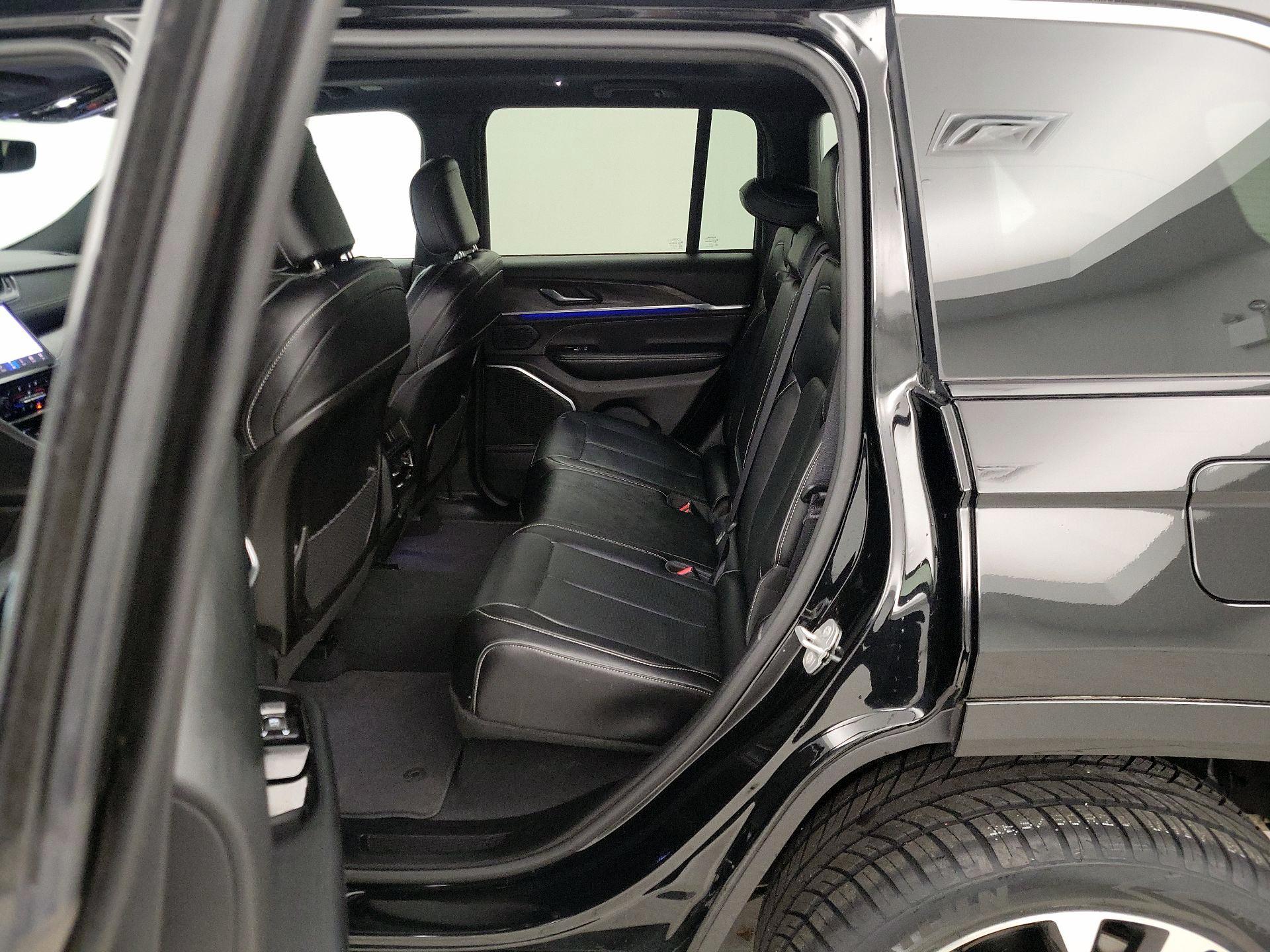 Thumbnail: 2023 Jeep Grand Cherokee - 20