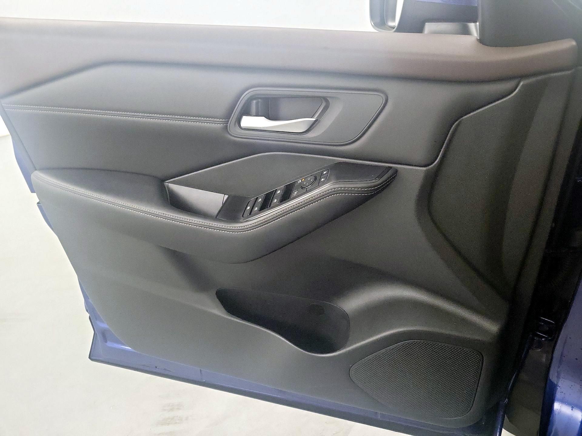 Thumbnail: 2023 Nissan Rogue - 10