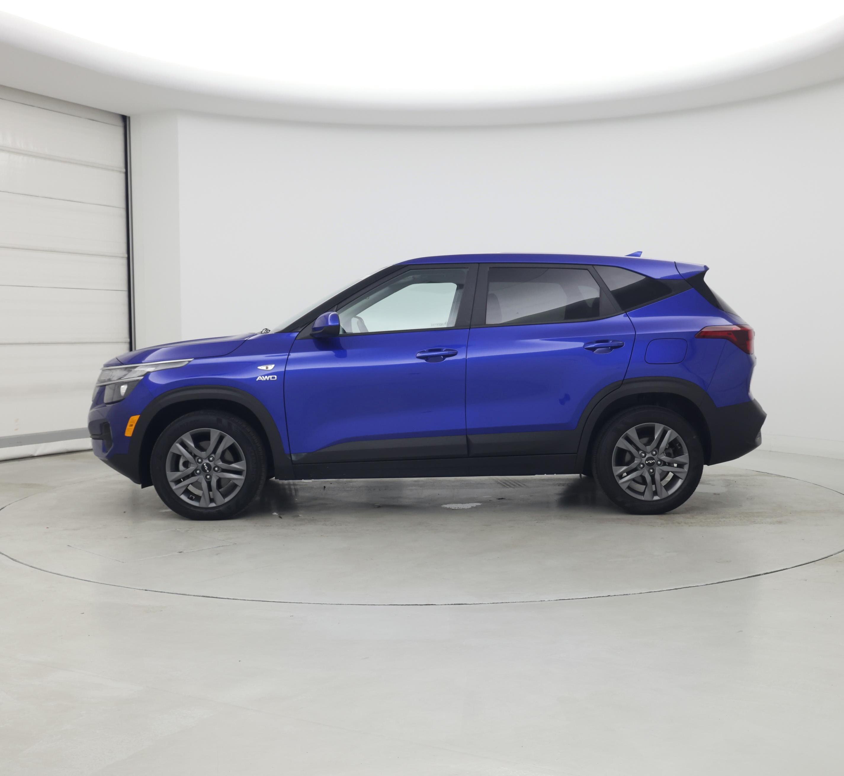 Thumbnail: 2023 Kia Seltos - 3