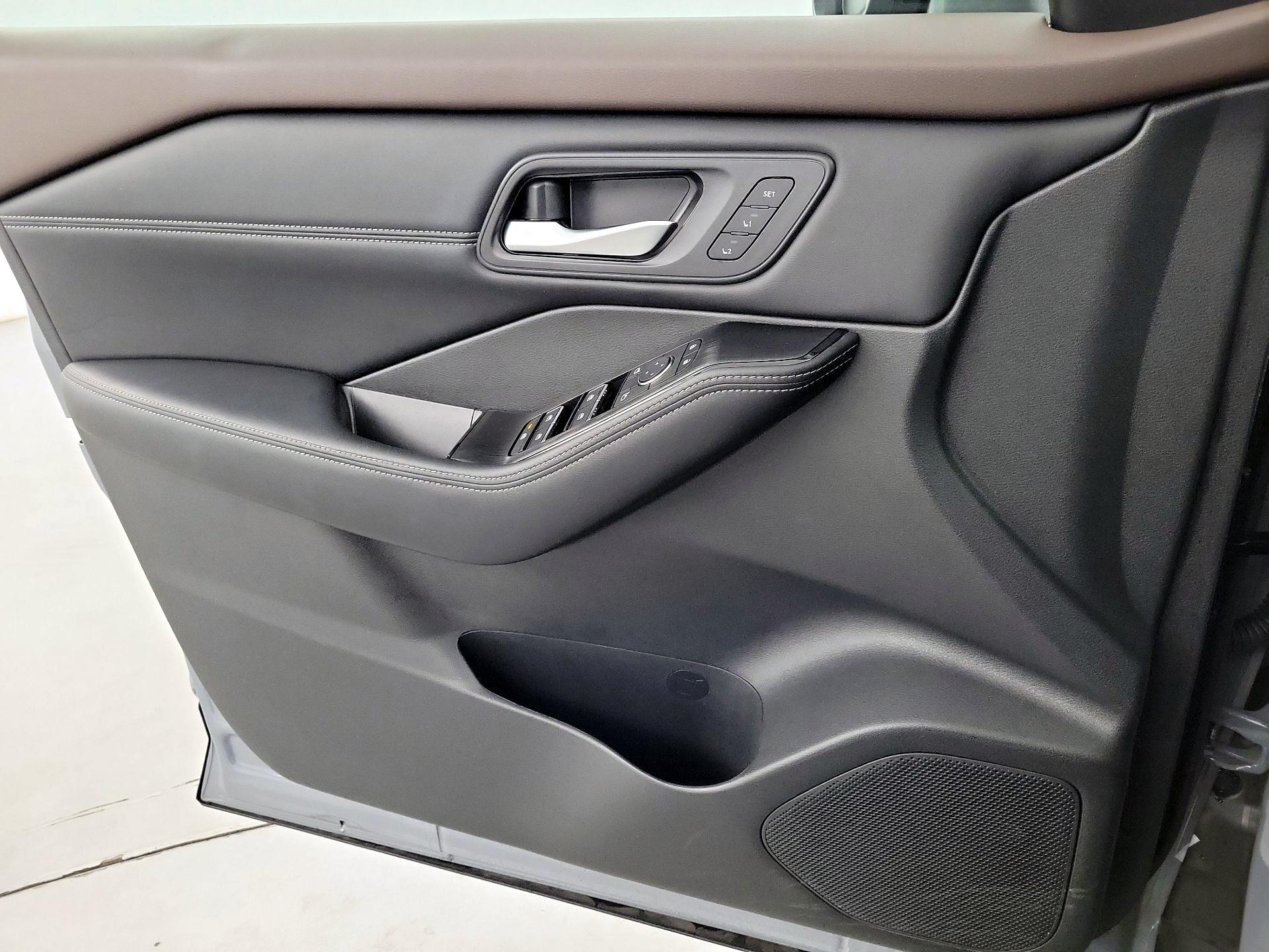 Thumbnail: 2023 Nissan Rogue - 10