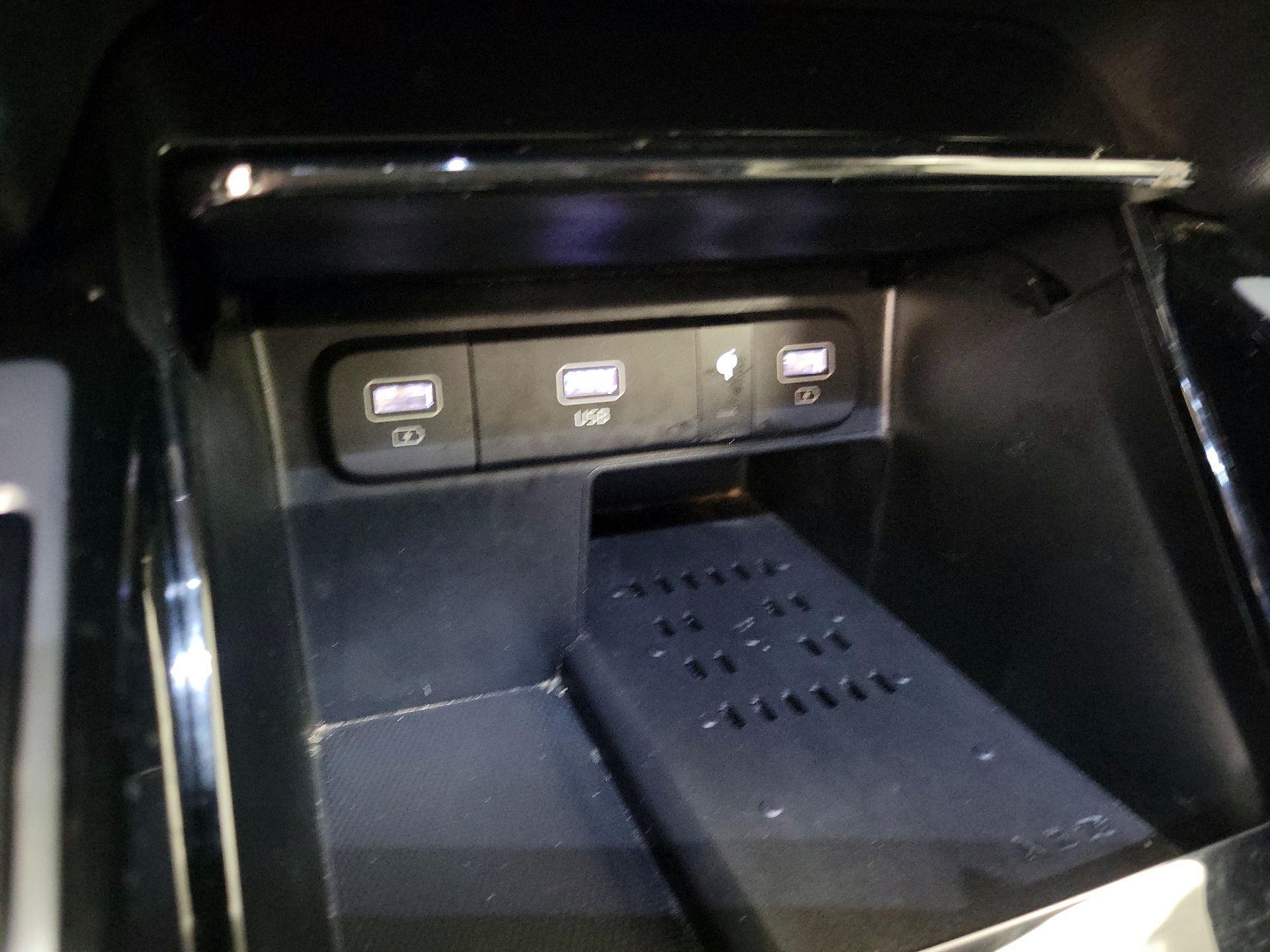 Thumbnail: 2022 Kia Sorento - 18