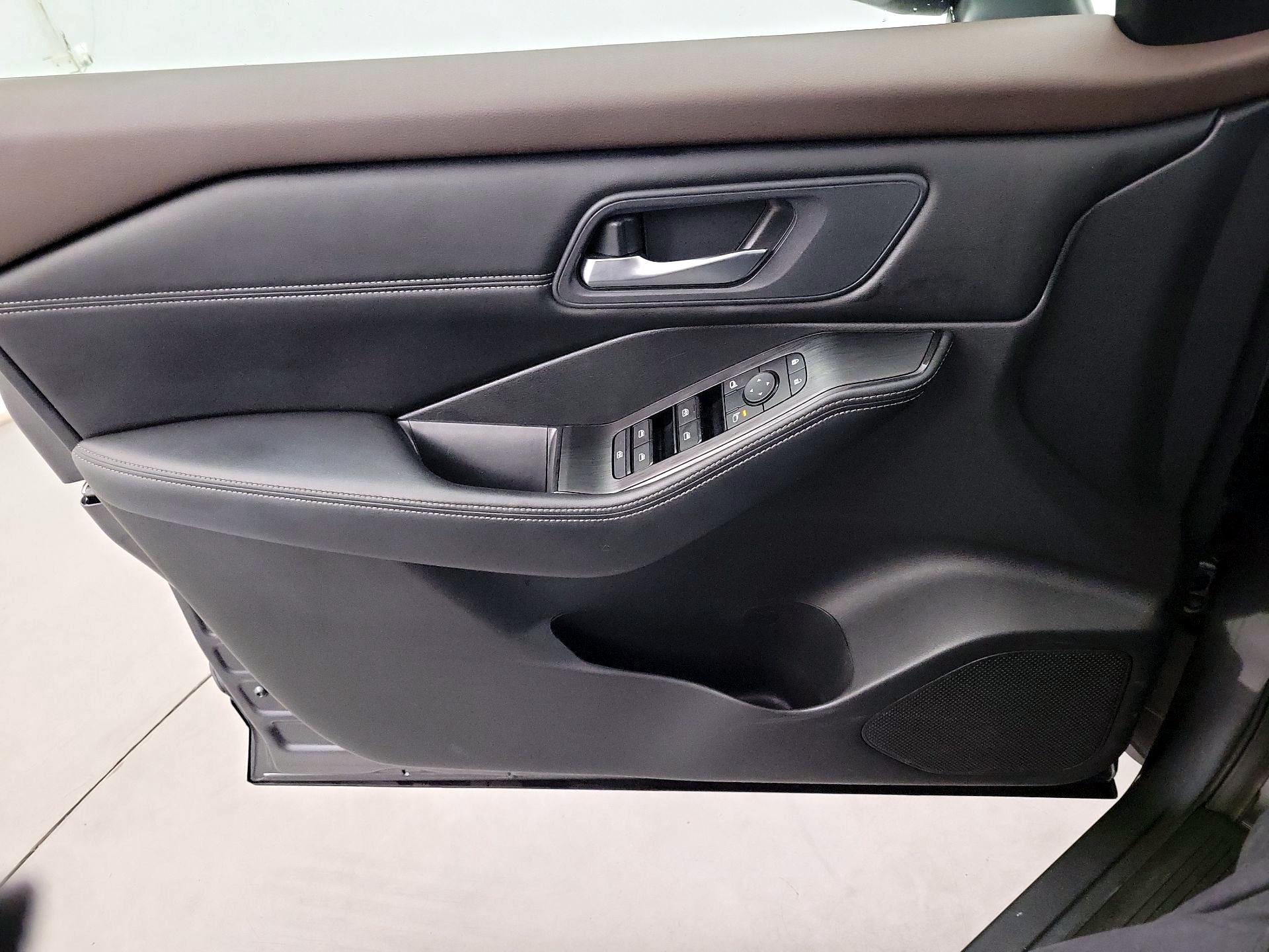 Thumbnail: 2023 Nissan Rogue - 10