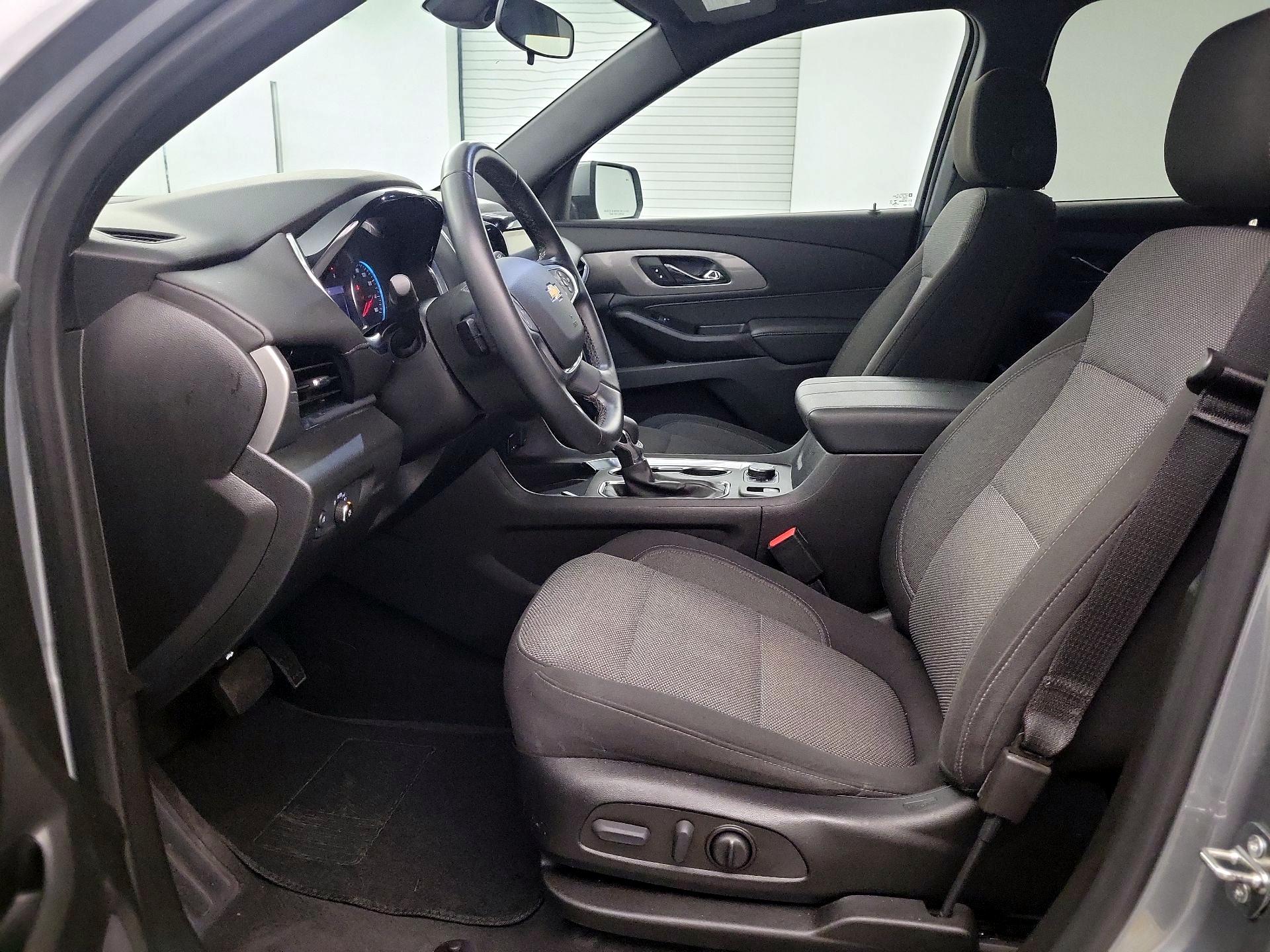 Thumbnail: 2023 Chevrolet Traverse - 9