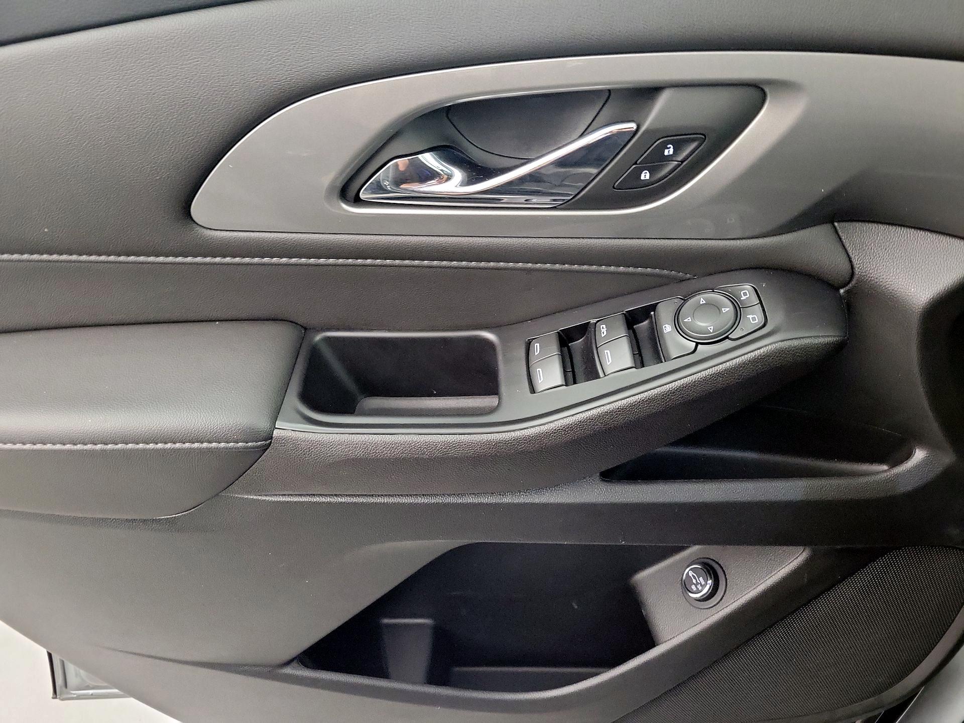 Thumbnail: 2023 Chevrolet Traverse - 10