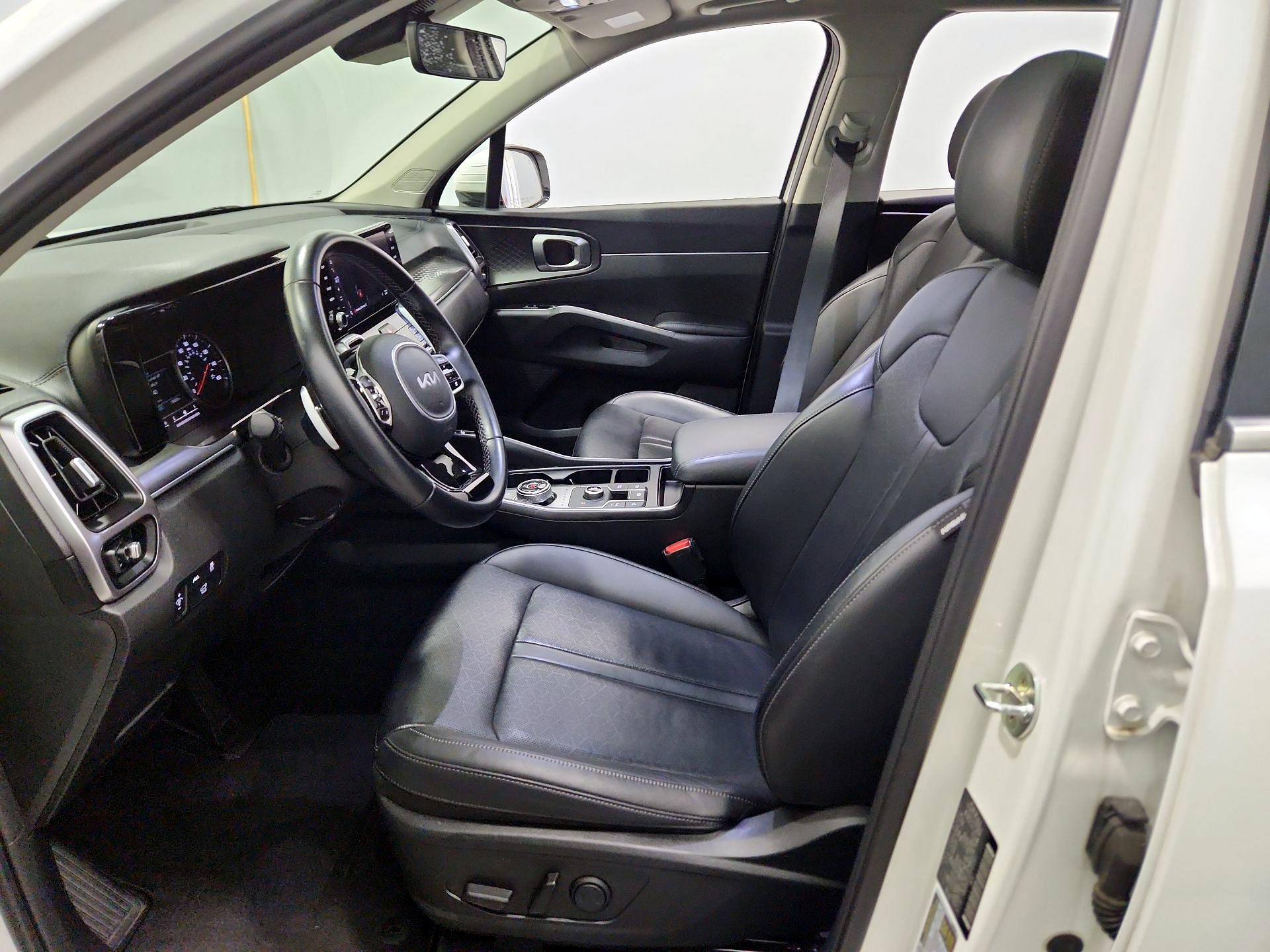 Thumbnail: 2023 Kia Sorento - 11