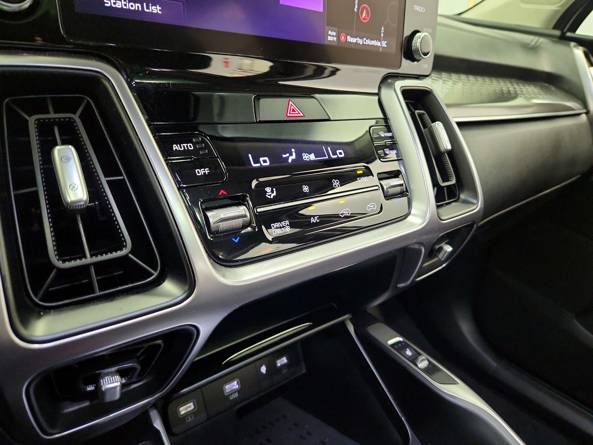 Thumbnail: 2023 Kia Sorento - 17