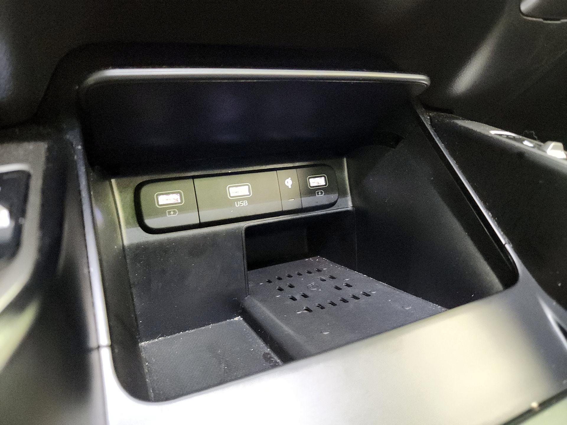 Thumbnail: 2023 Kia Sorento - 19