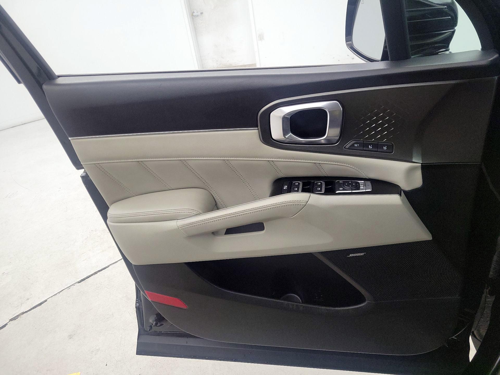 Thumbnail: 2023 Kia Sorento - 12