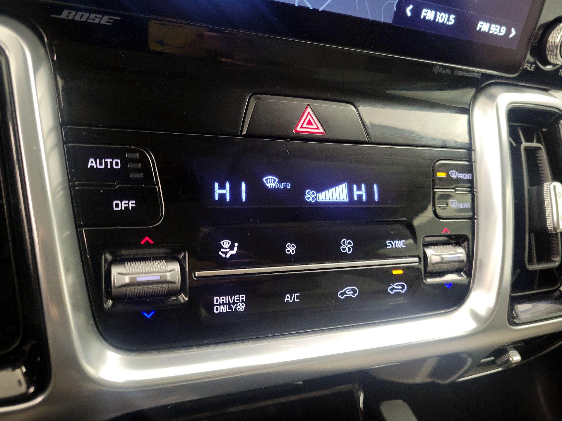 Thumbnail: 2023 Kia Sorento - 16