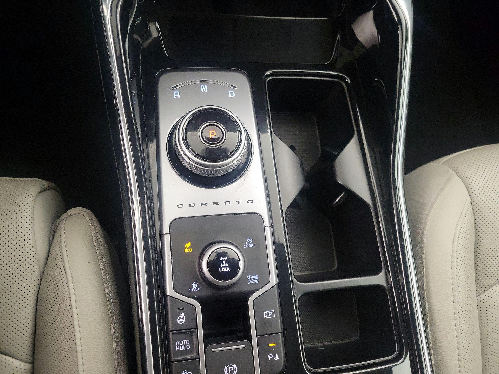 Thumbnail: 2023 Kia Sorento - 17