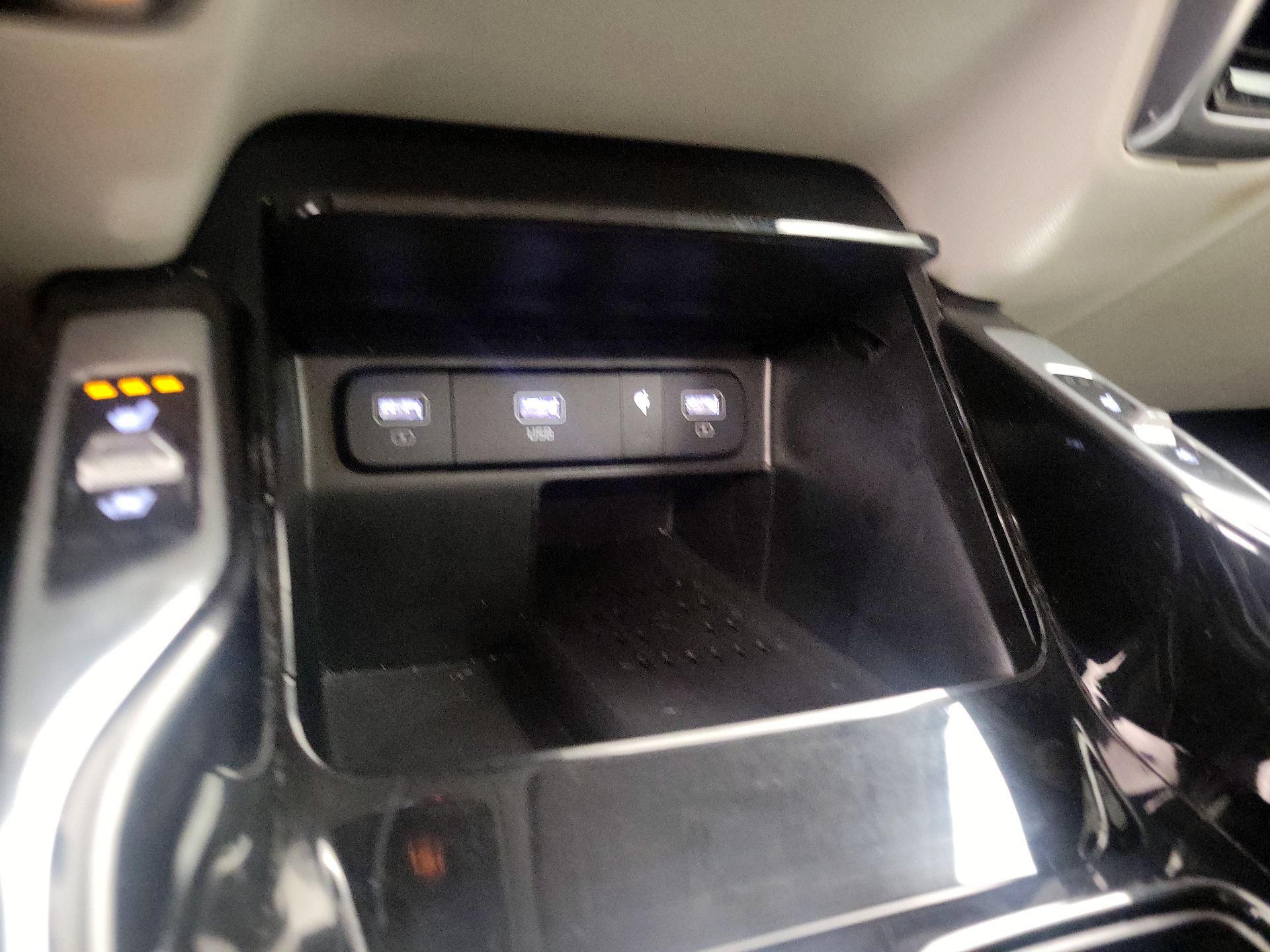 Thumbnail: 2023 Kia Sorento - 18