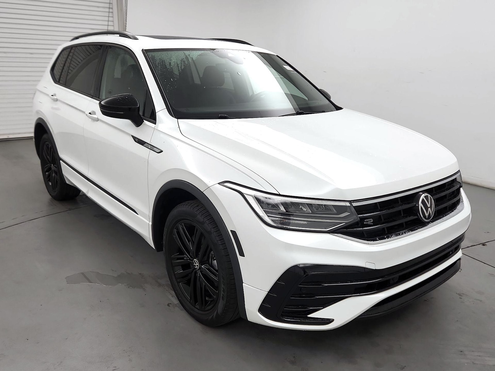 2022 Volkswagen Tiguan SE R-LINE BLACK