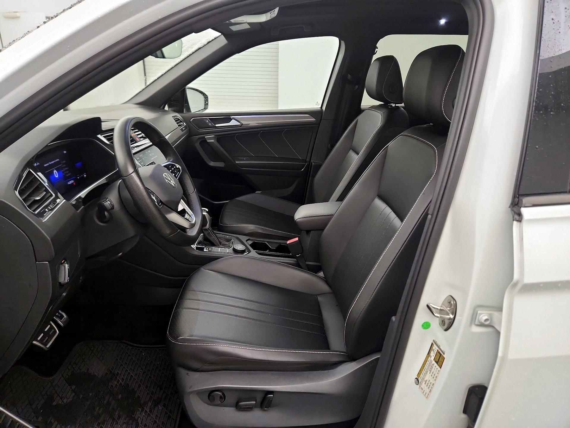 Thumbnail: 2022 Volkswagen Tiguan - 9