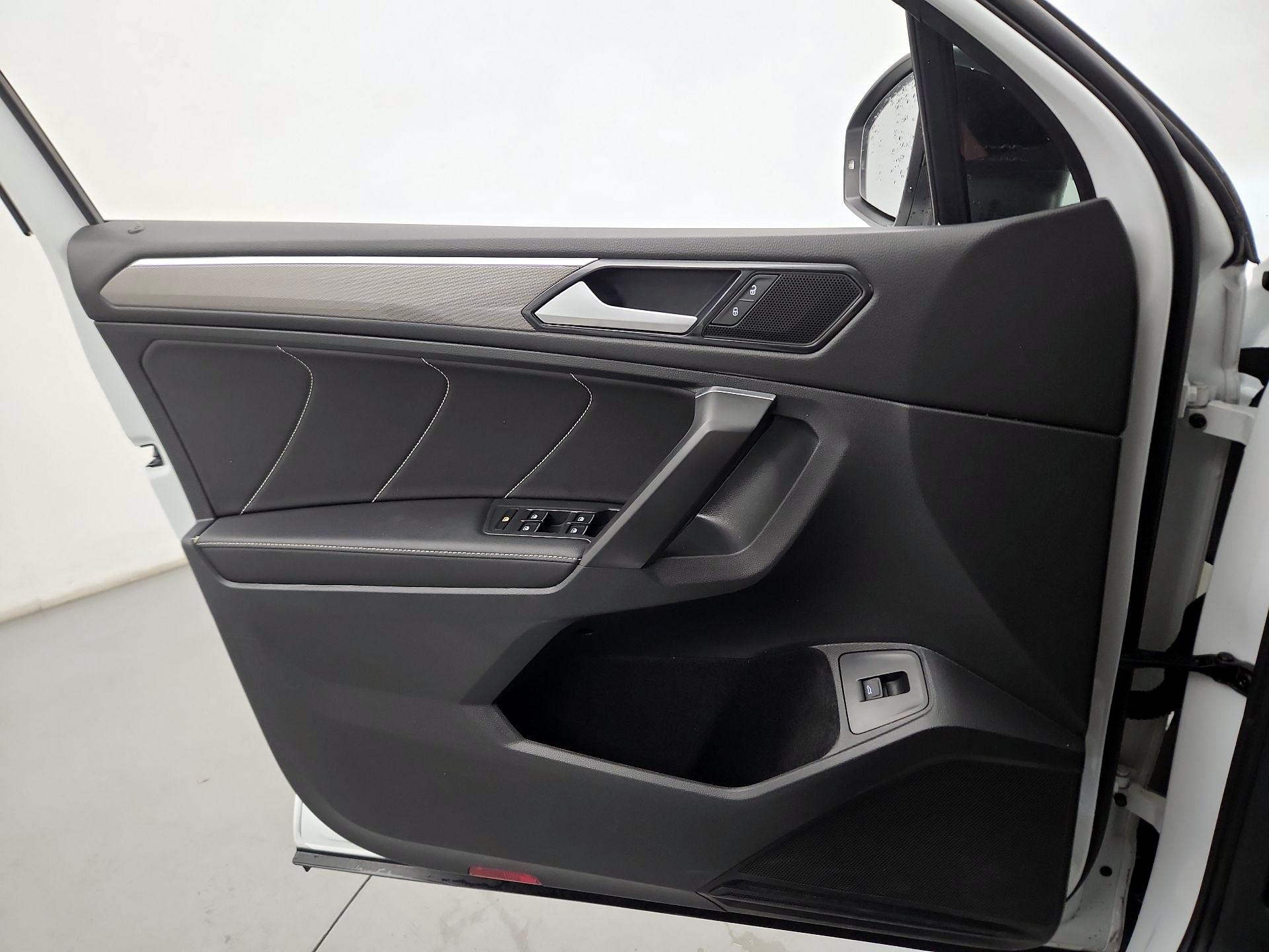 Thumbnail: 2022 Volkswagen Tiguan - 10