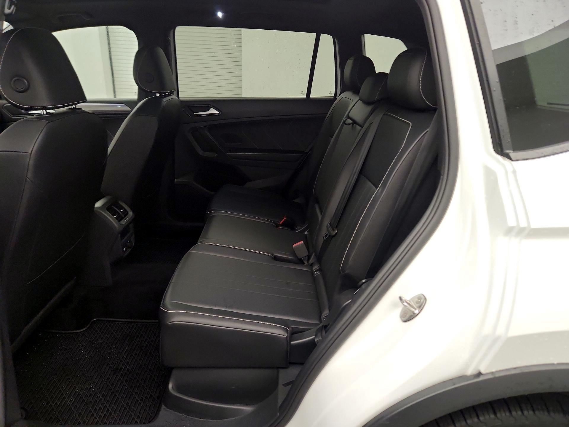 Thumbnail: 2022 Volkswagen Tiguan - 18