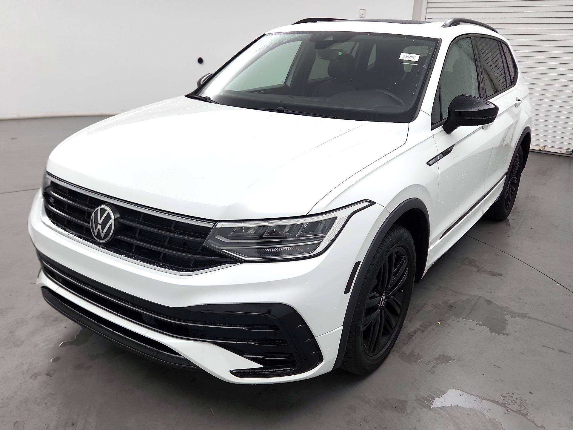 Thumbnail: 2022 Volkswagen Tiguan - 3