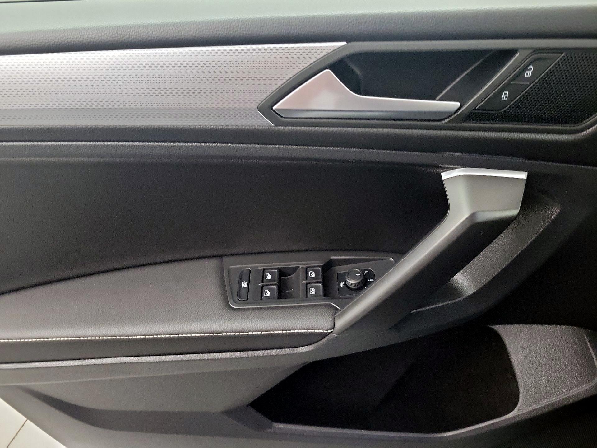 Thumbnail: 2022 Volkswagen Tiguan - 10