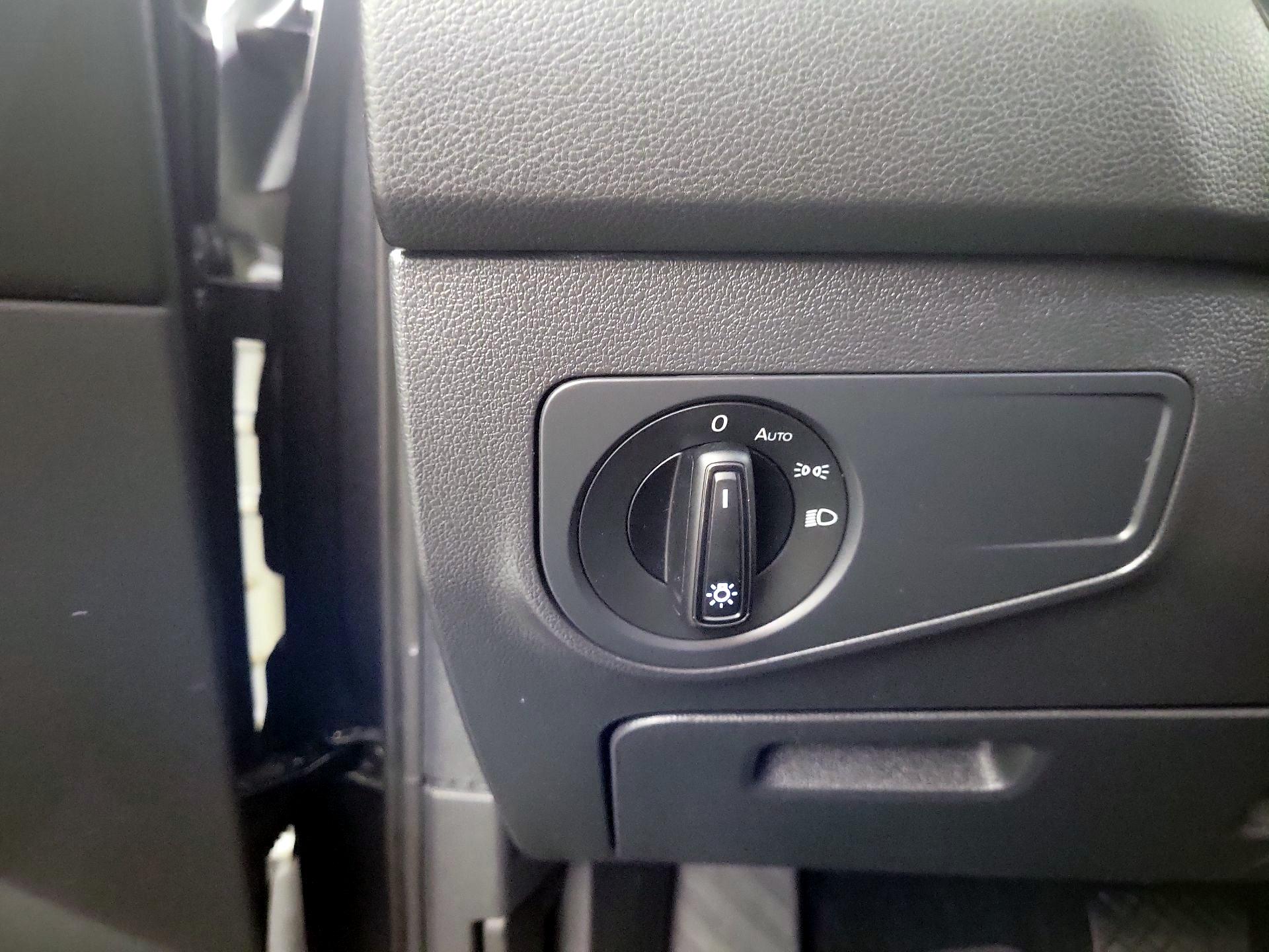 Thumbnail: 2022 Volkswagen Tiguan - 11