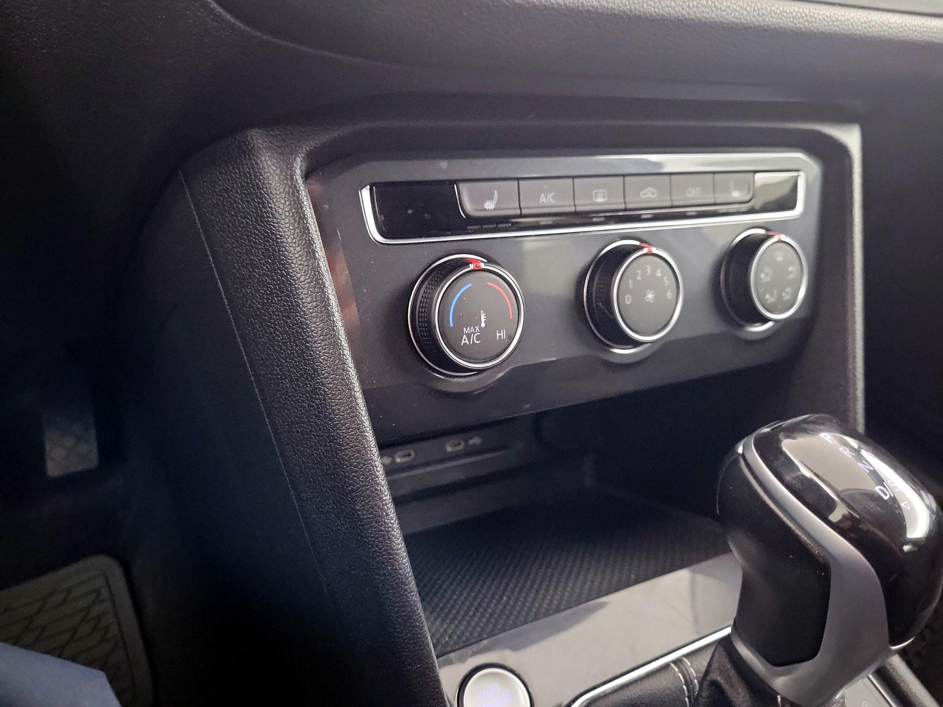 Thumbnail: 2022 Volkswagen Tiguan - 14