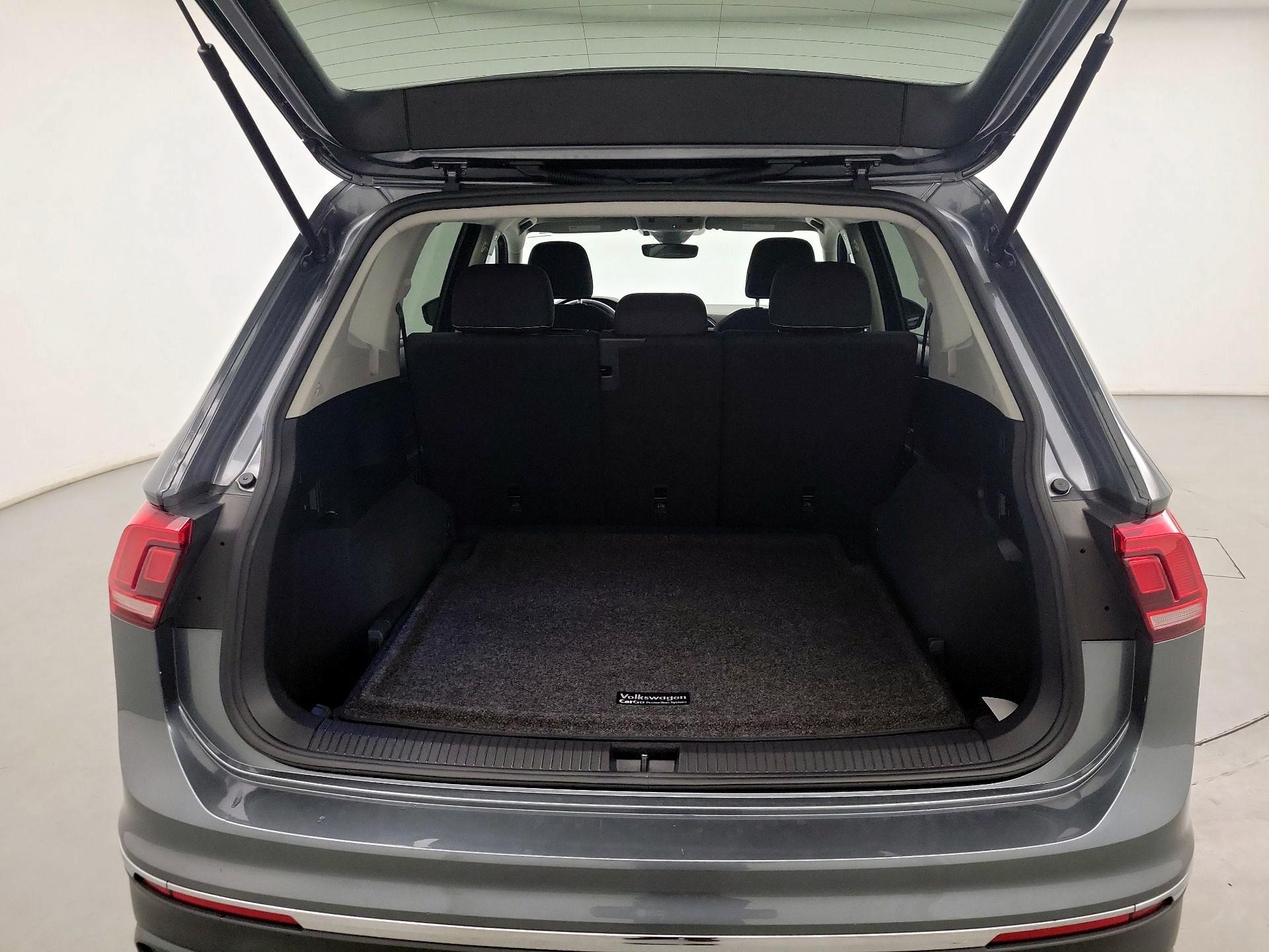 Thumbnail: 2022 Volkswagen Tiguan - 18