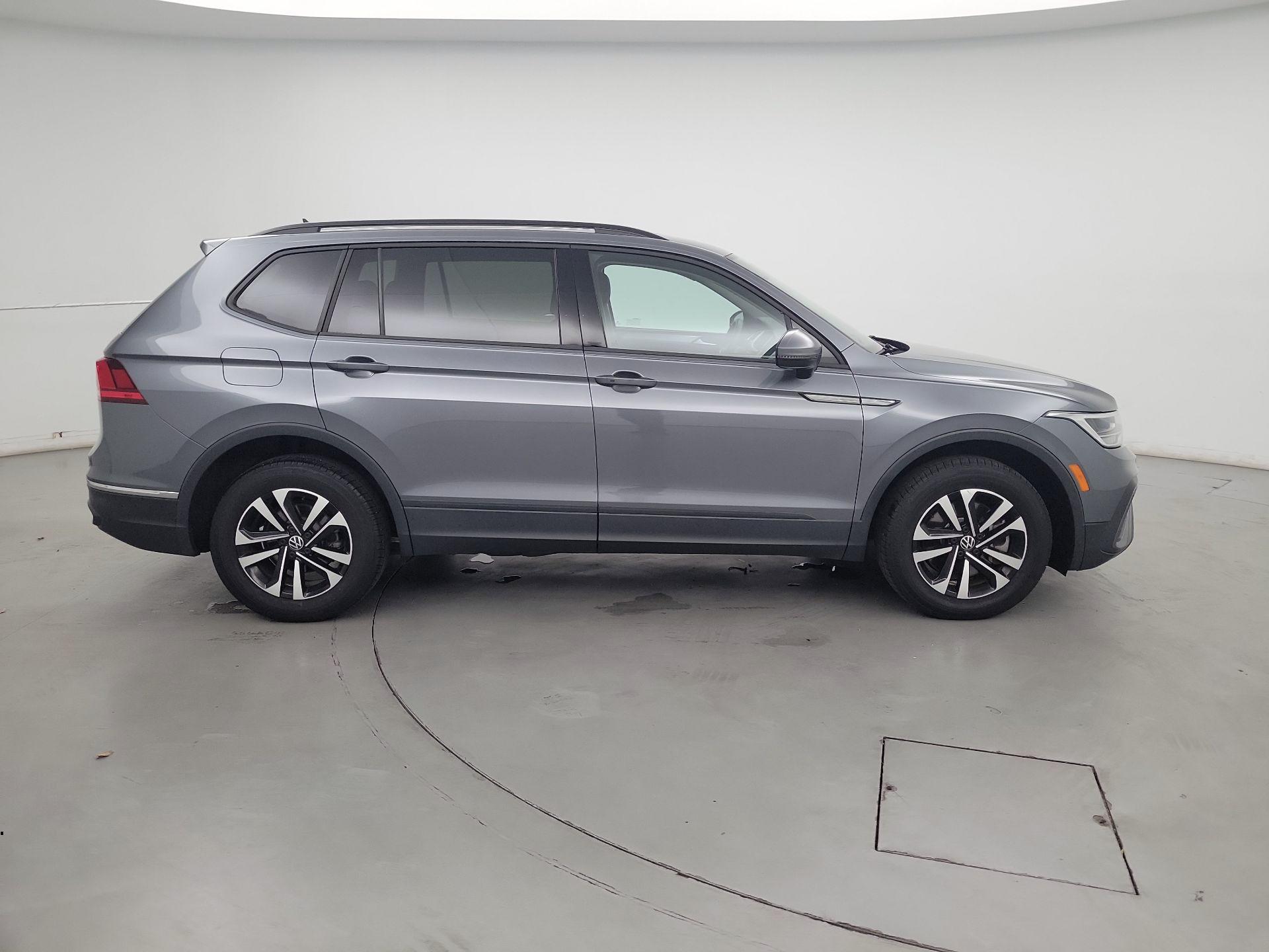 Thumbnail: 2022 Volkswagen Tiguan - 4