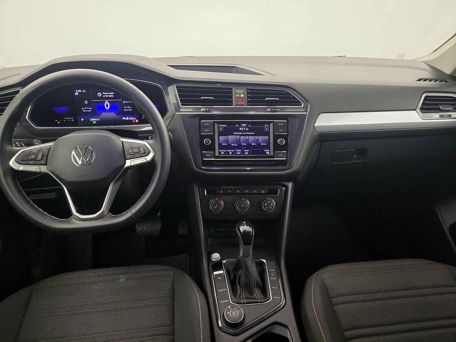 Thumbnail: 2022 Volkswagen Tiguan - 8