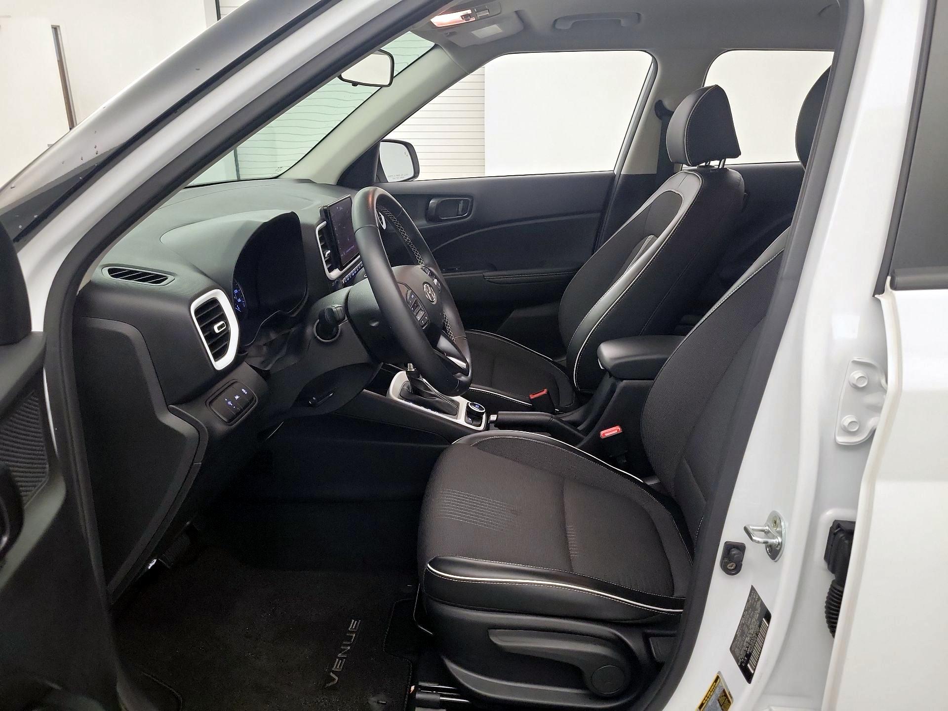 Thumbnail: 2022 Hyundai Venue - 9