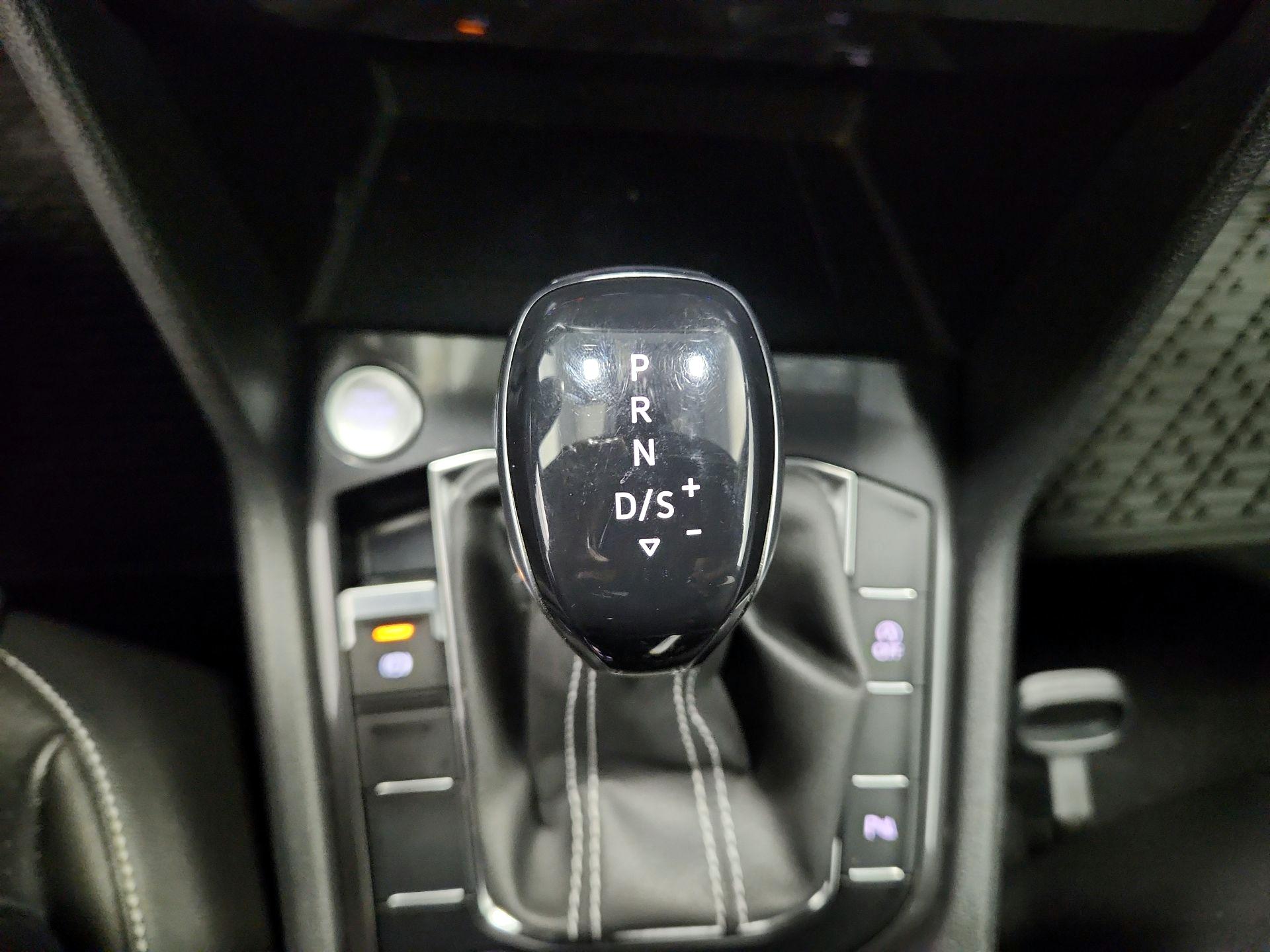 Thumbnail: 2022 Volkswagen Tiguan - 17