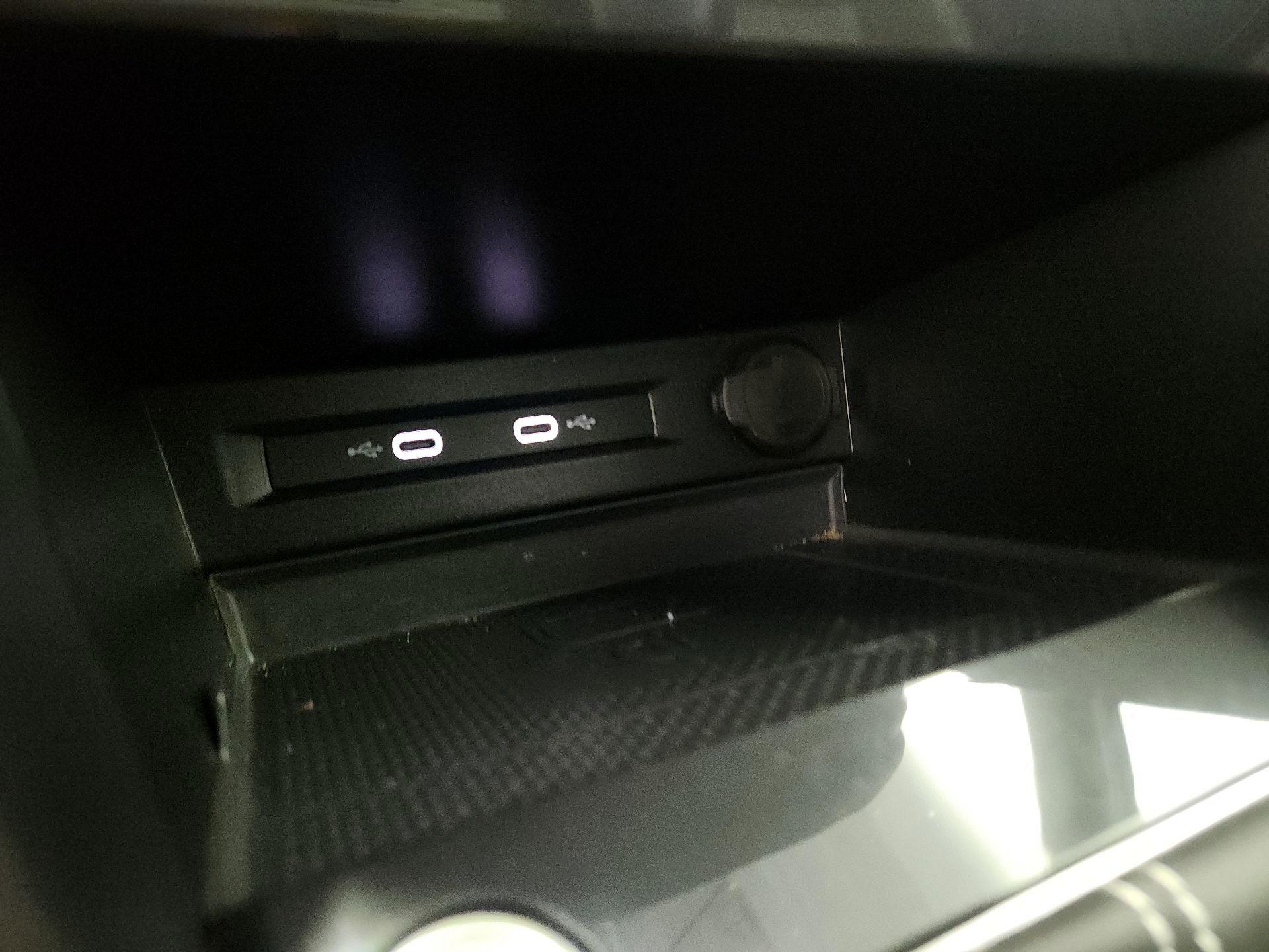 Thumbnail: 2022 Volkswagen Tiguan - 18