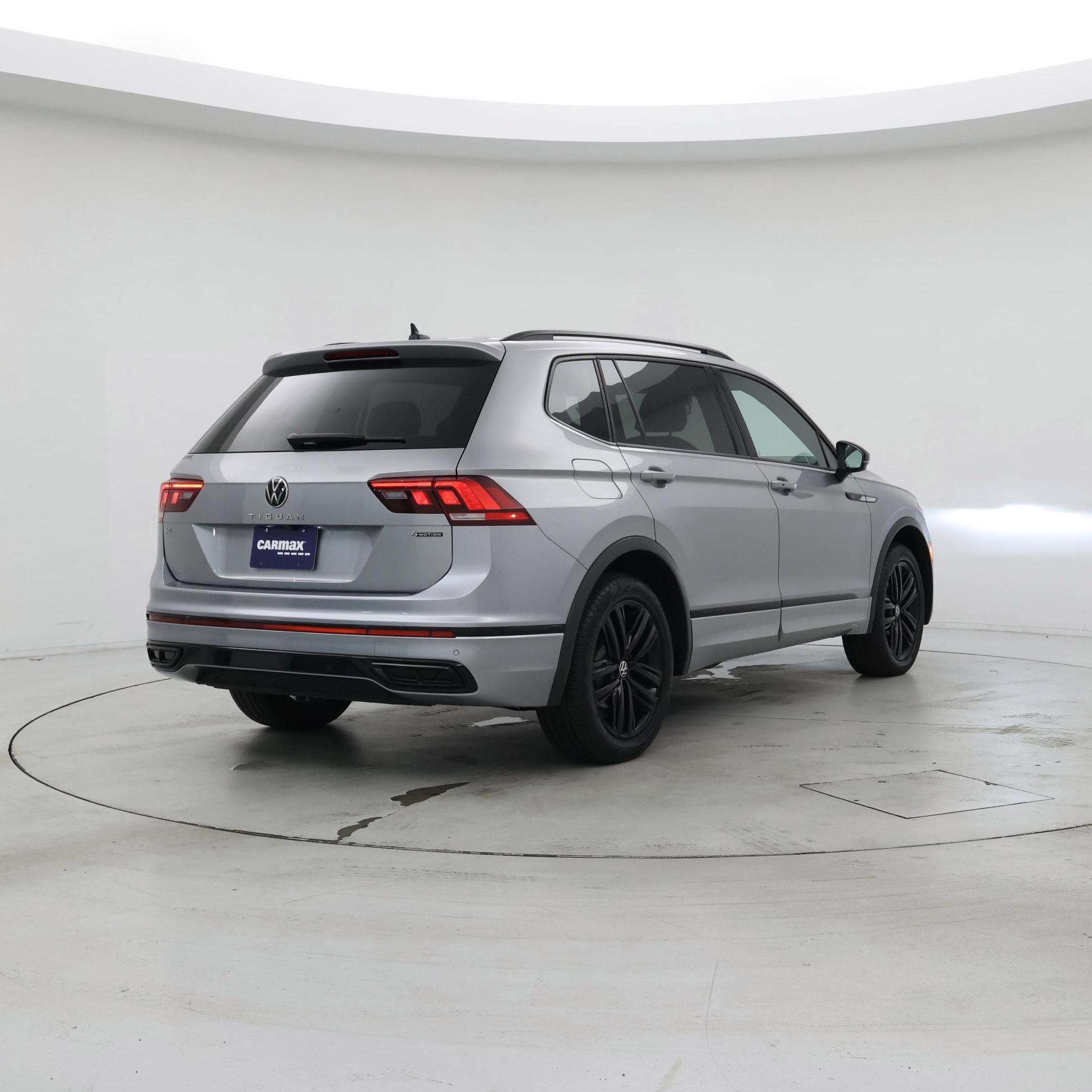 Thumbnail: 2022 Volkswagen Tiguan - 8