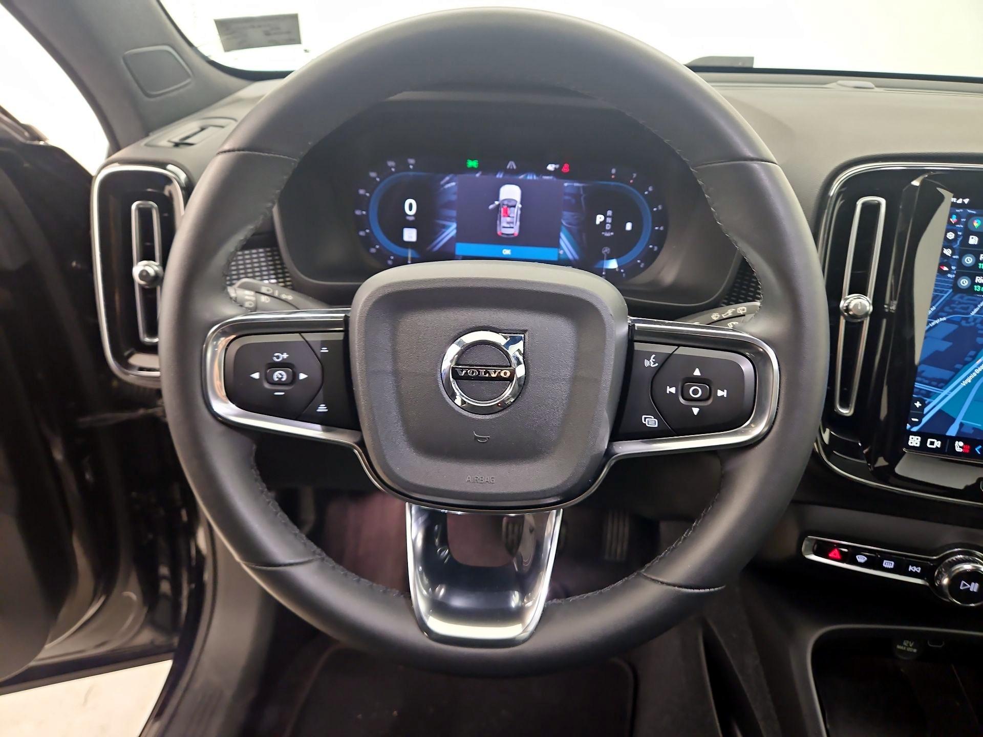 Thumbnail: 2024 Volvo XC40 - 10