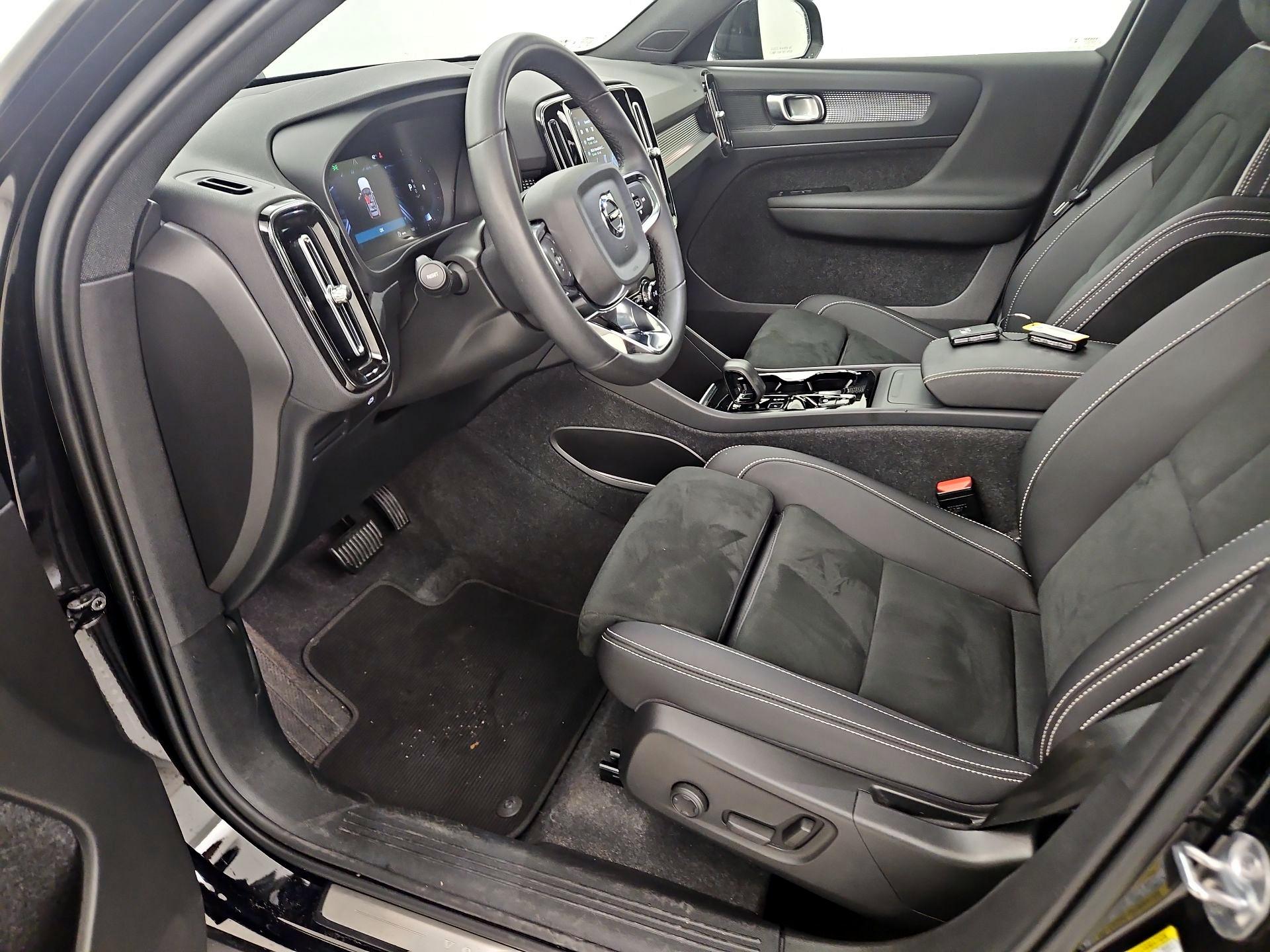 Thumbnail: 2024 Volvo XC40 - 11