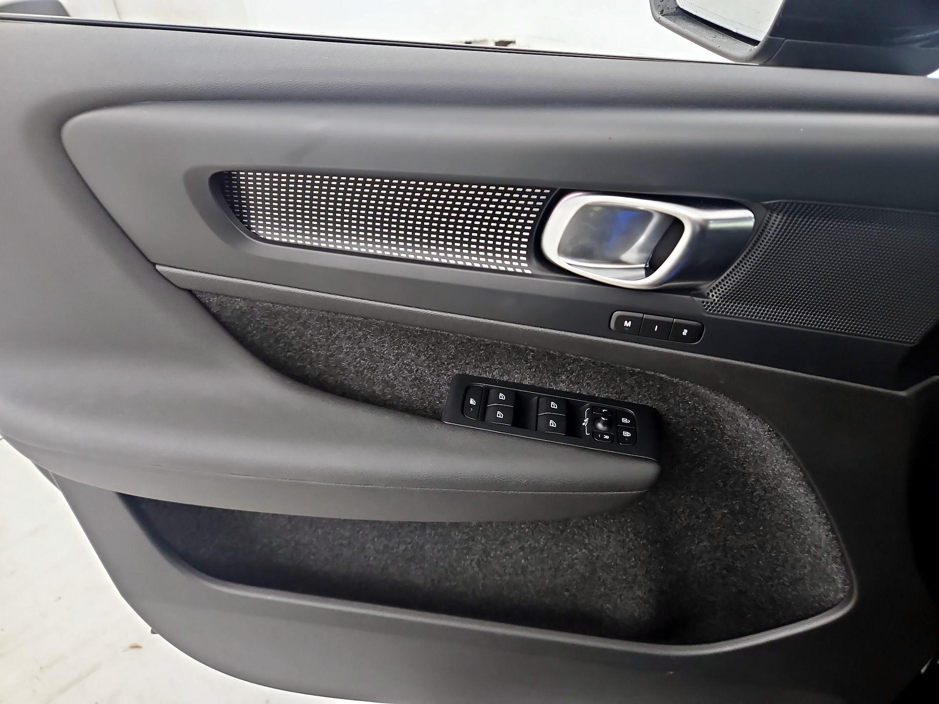 Thumbnail: 2024 Volvo XC40 - 12