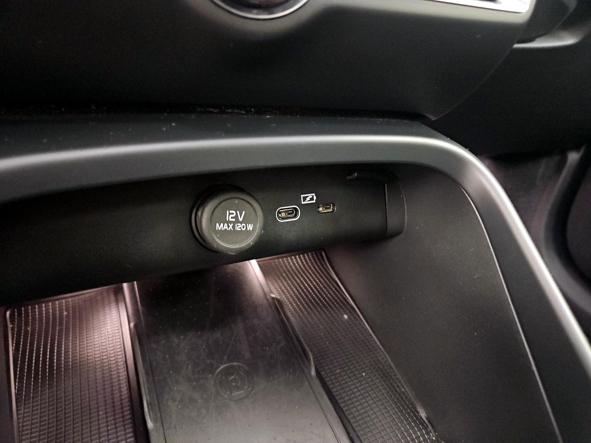 Thumbnail: 2024 Volvo XC40 - 19