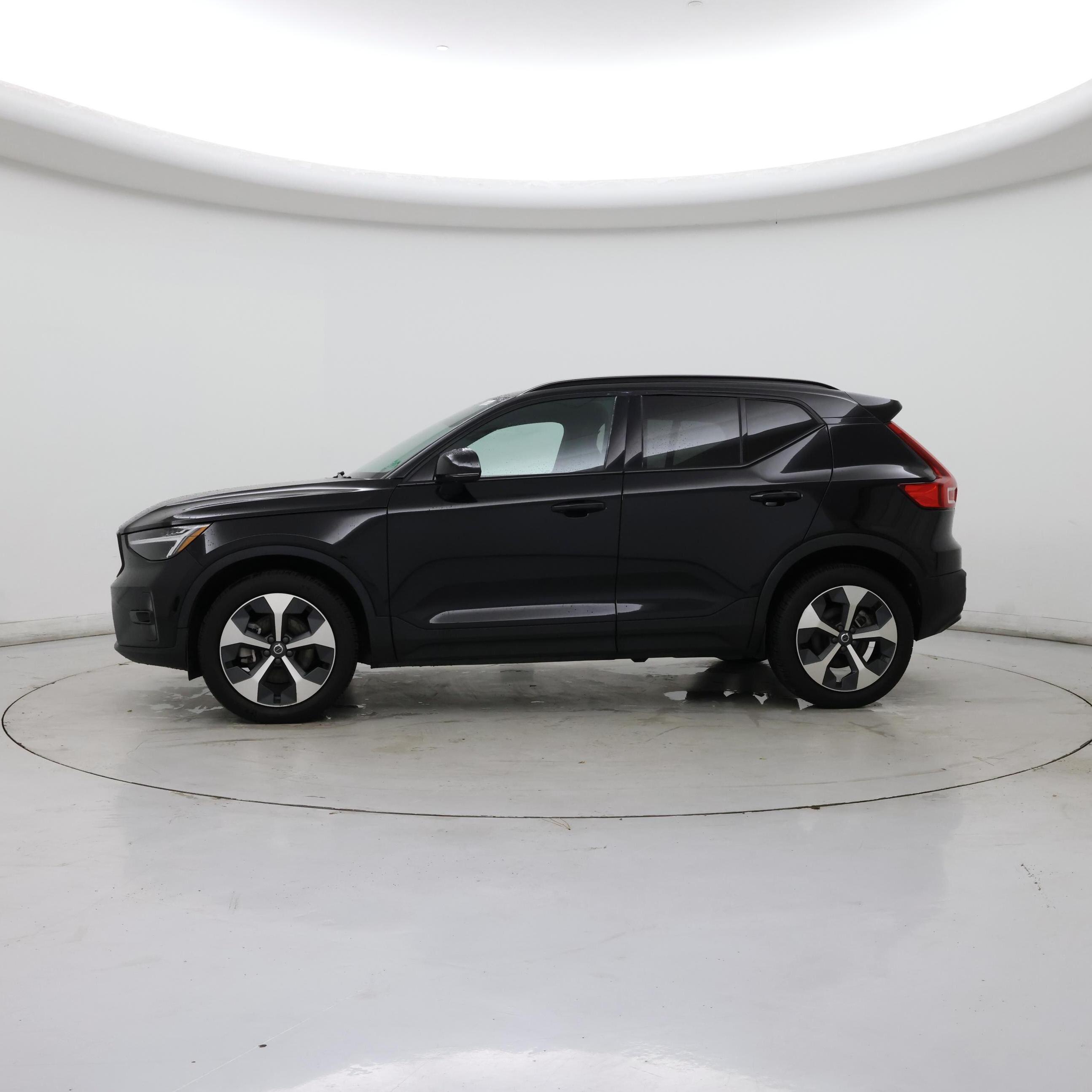 Thumbnail: 2024 Volvo XC40 - 3