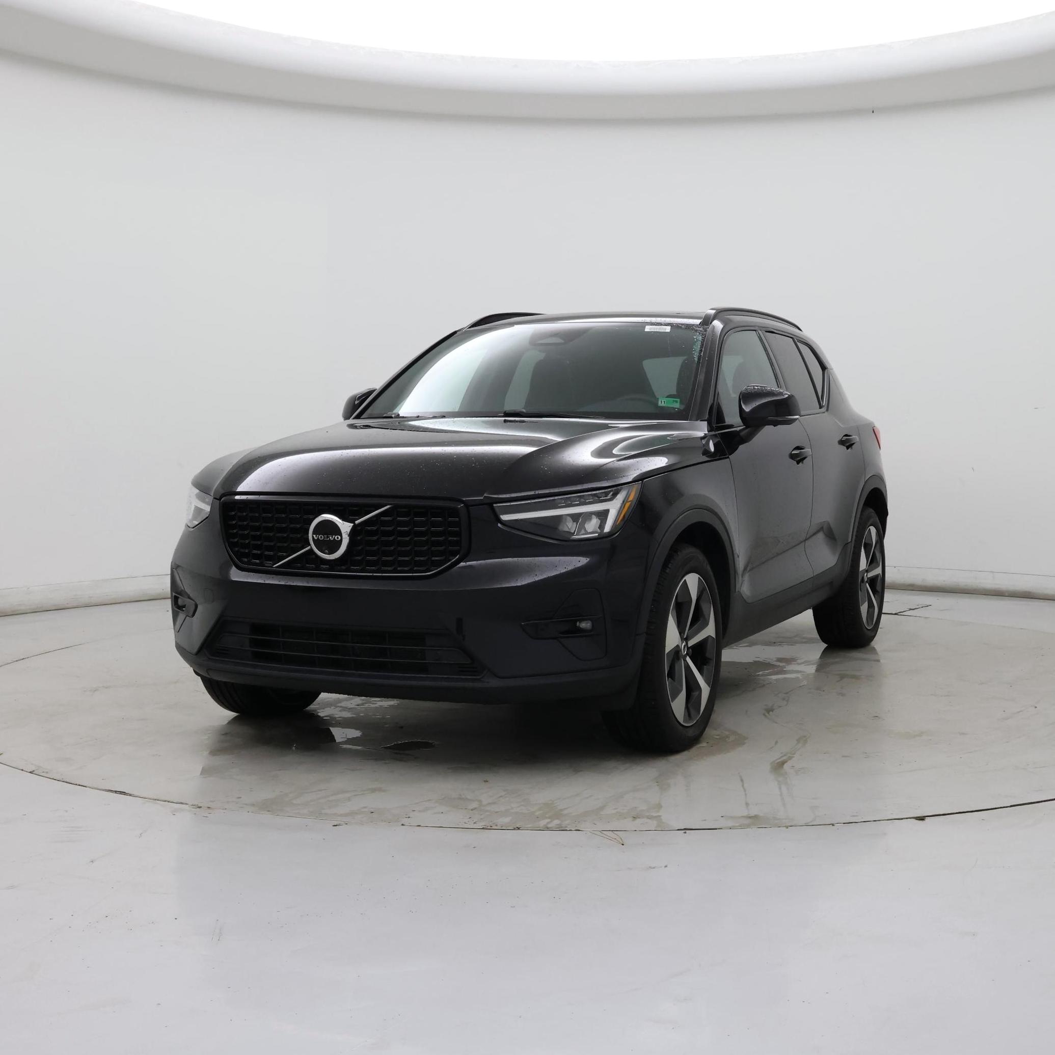 Thumbnail: 2024 Volvo XC40 - 4