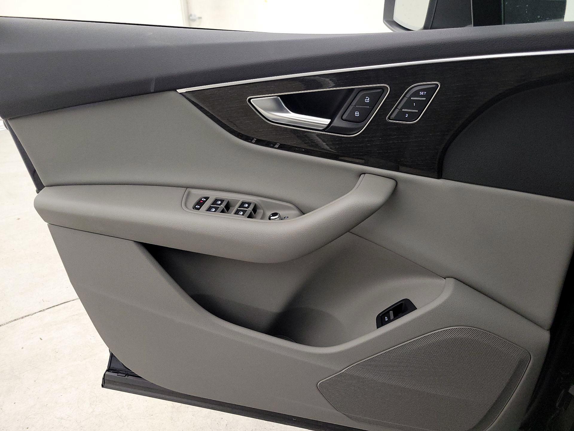 Thumbnail: 2023 Audi Q7 - 12