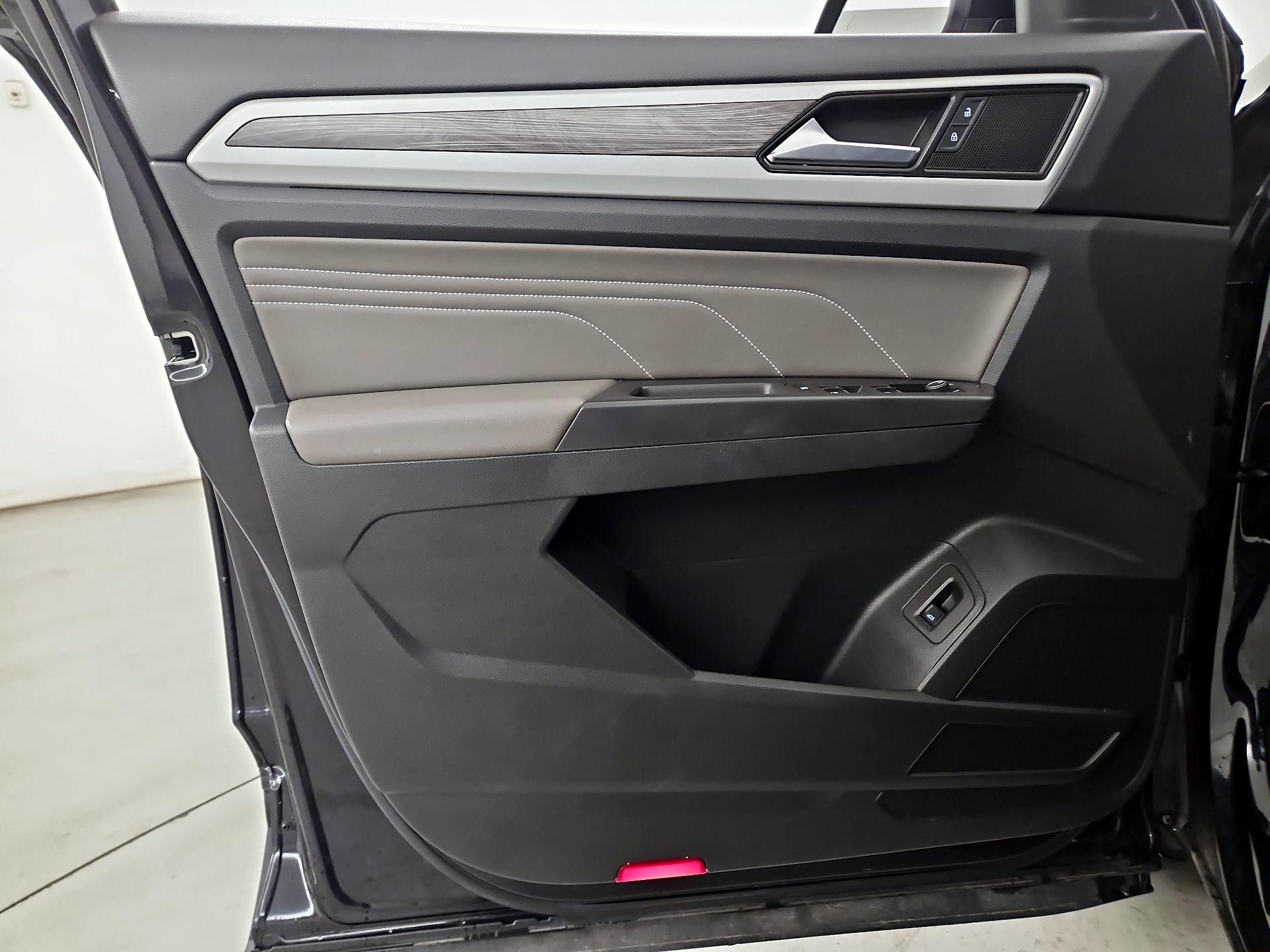 Thumbnail: 2023 Volkswagen Atlas - 12