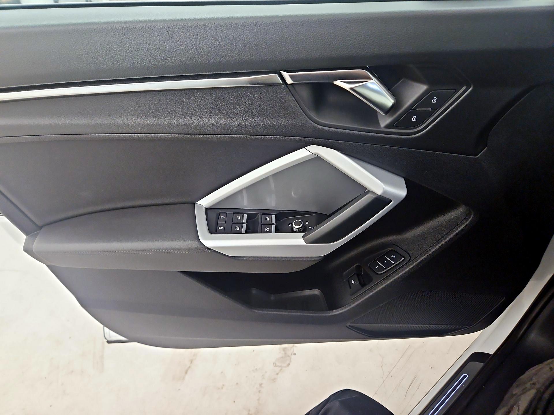 Thumbnail: 2023 Audi Q3 - 12