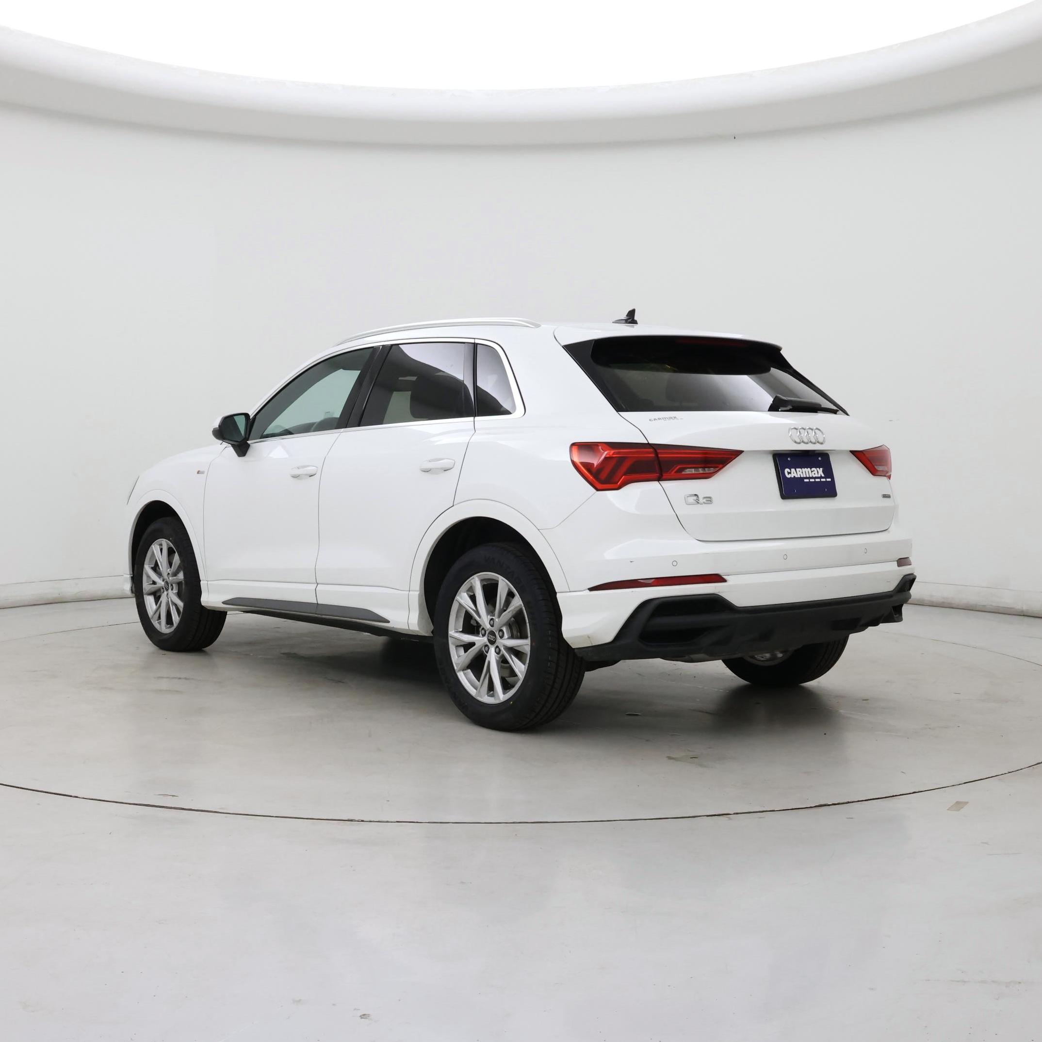 Thumbnail: 2023 Audi Q3 - 2