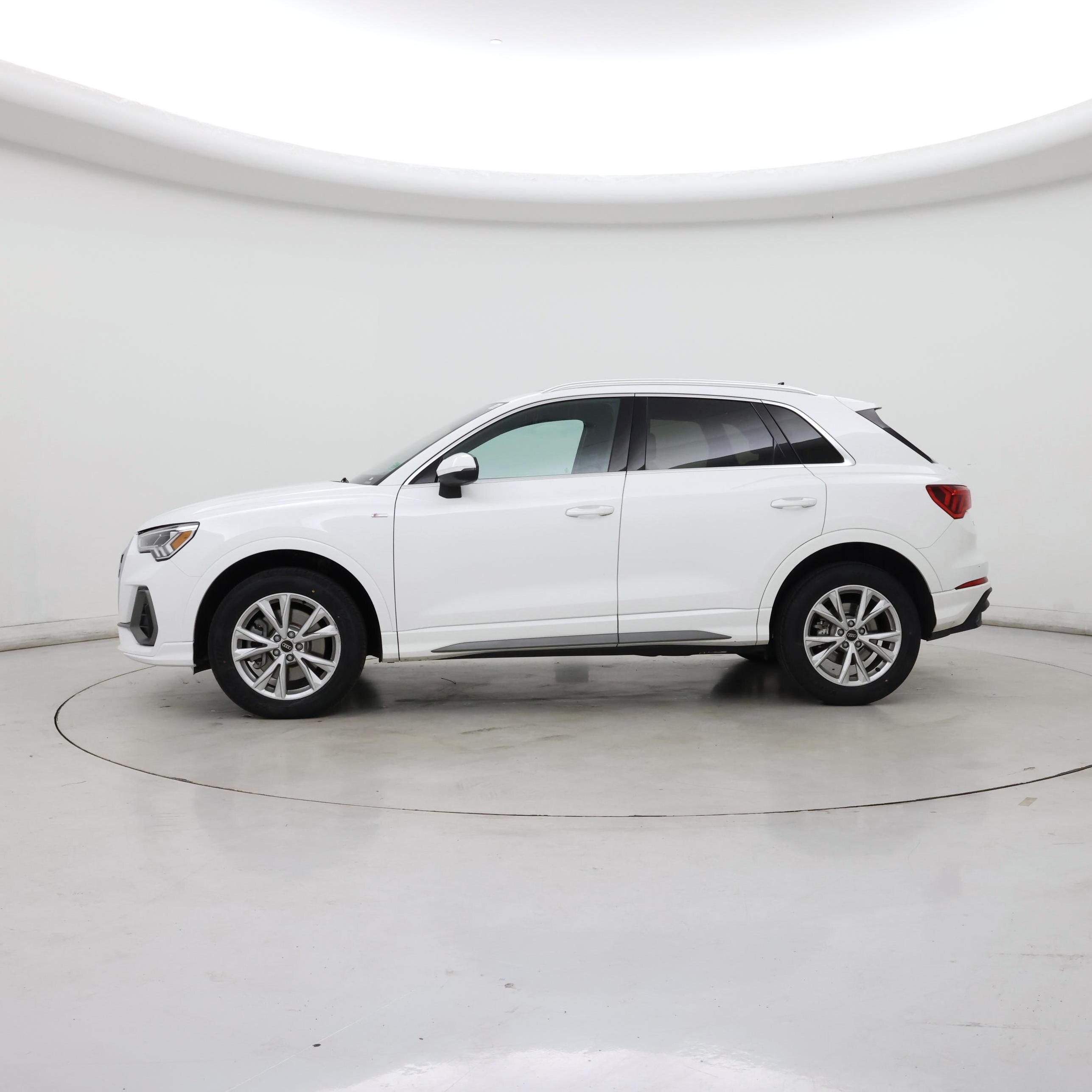 Thumbnail: 2023 Audi Q3 - 3