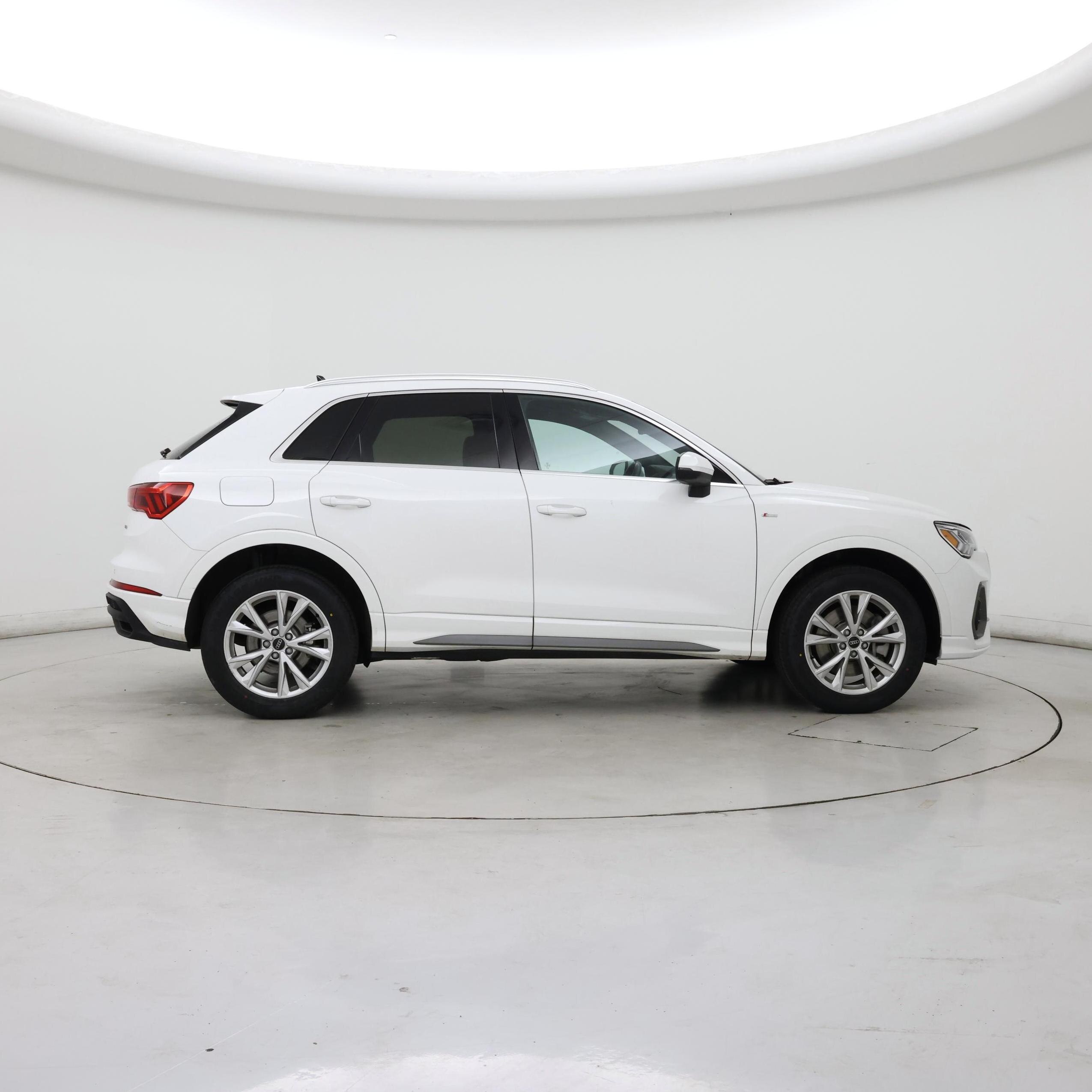 Thumbnail: 2023 Audi Q3 - 7