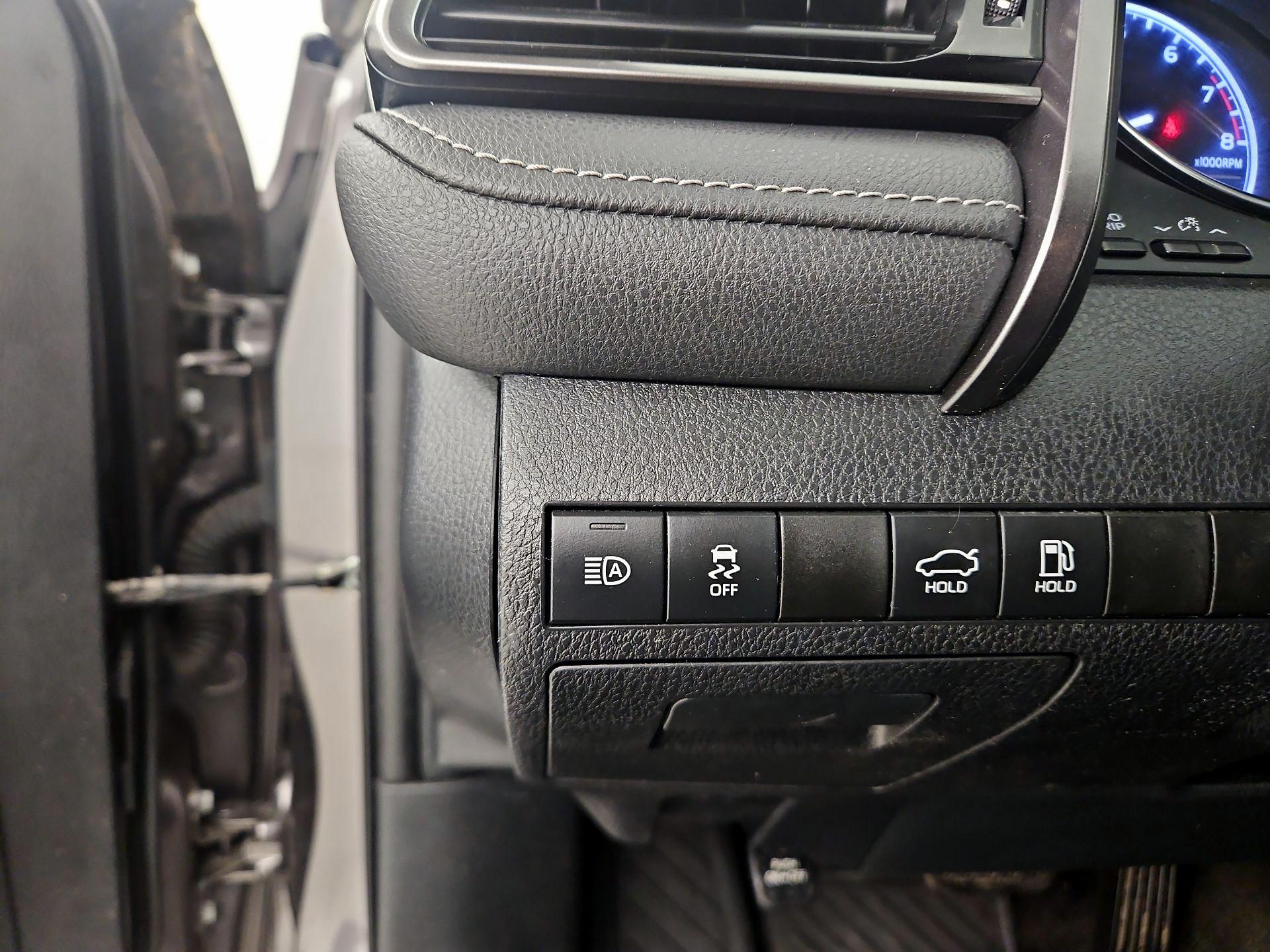 Thumbnail: 2020 Toyota Camry - 13